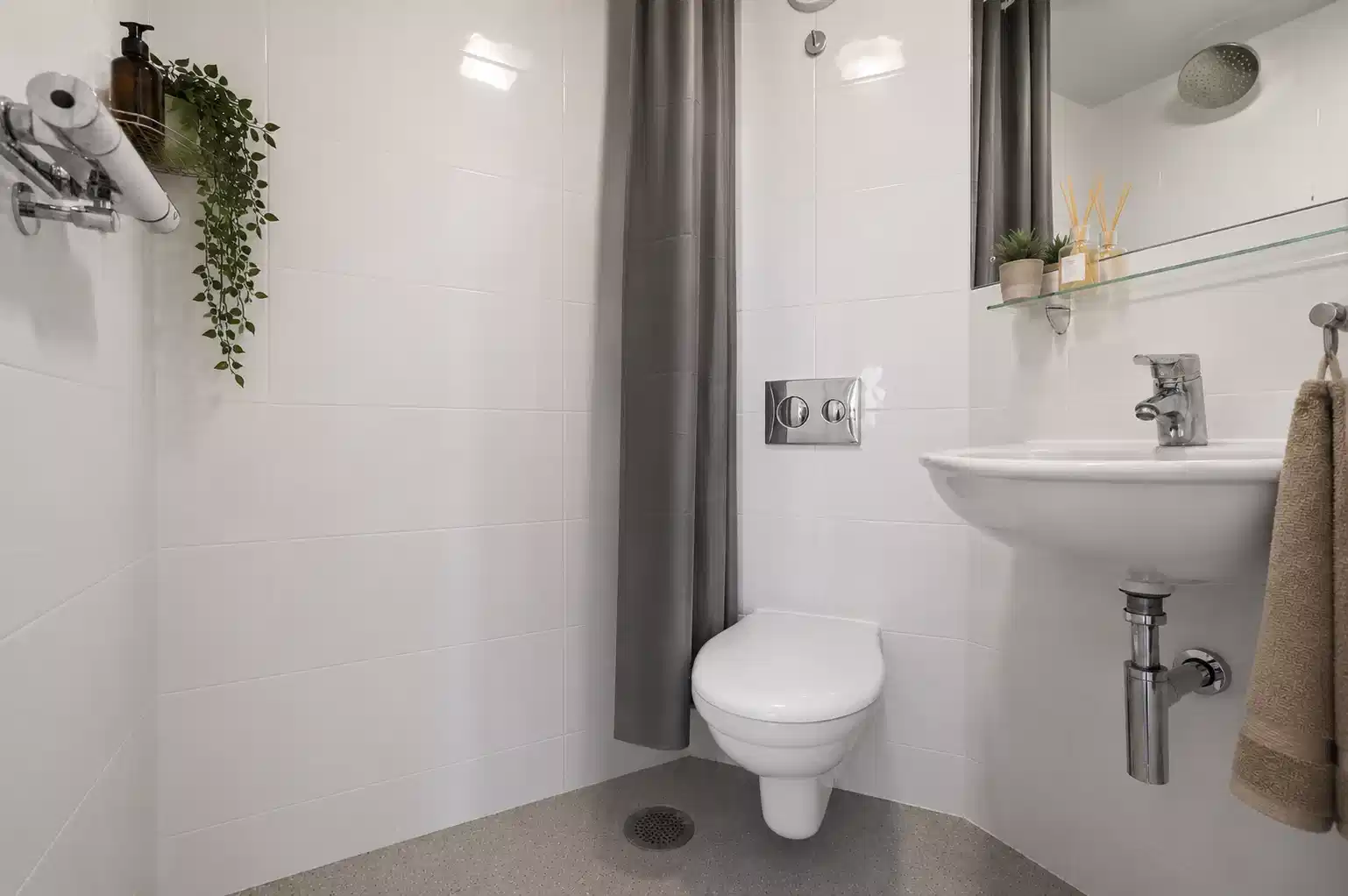 Standard Ensuite - Bathroom