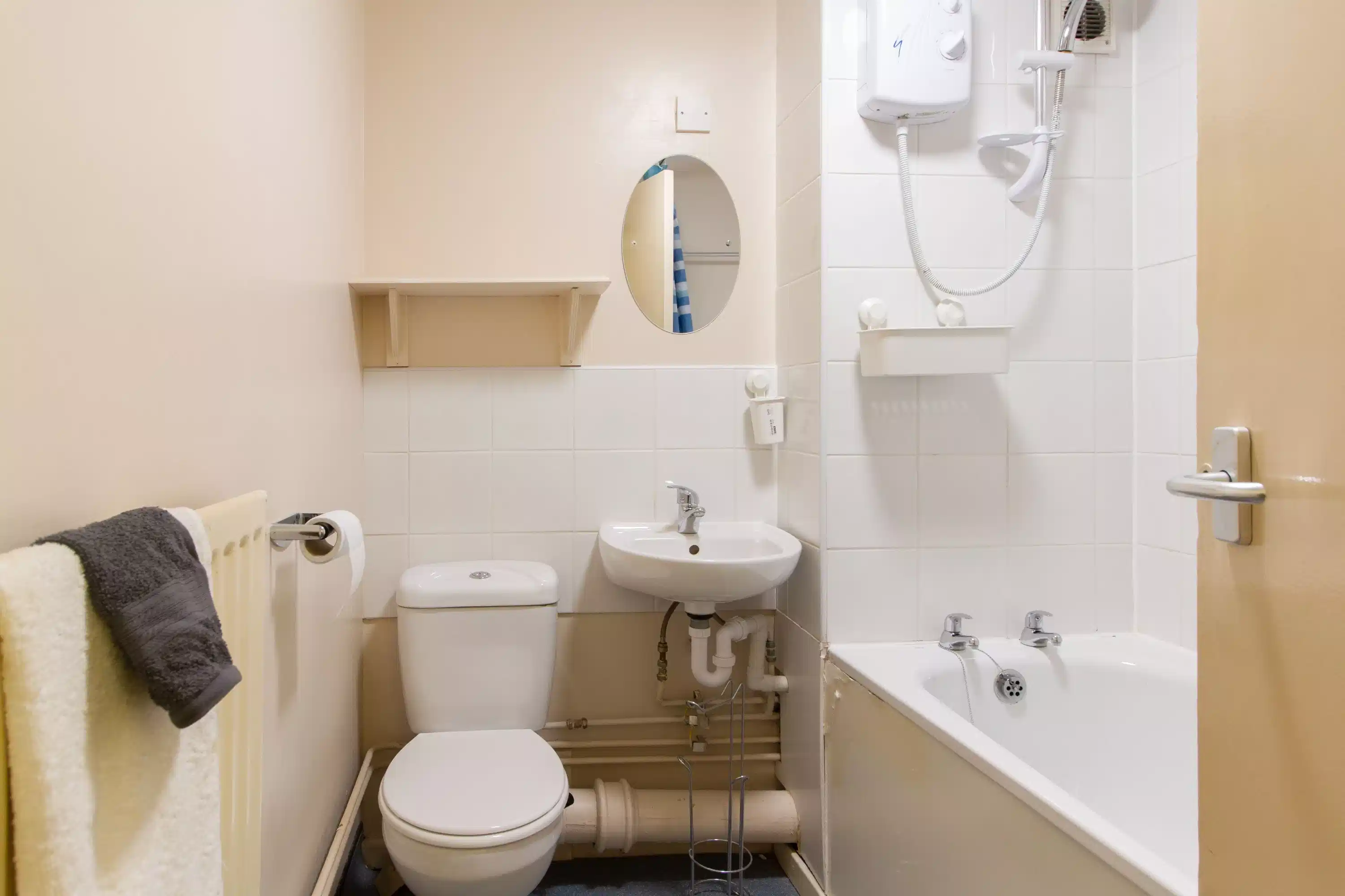 1 Bed Flat - Bathroom