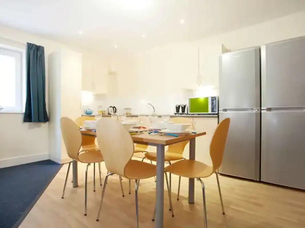 7-Bed Cluster Large Ensuite - Kitchen
