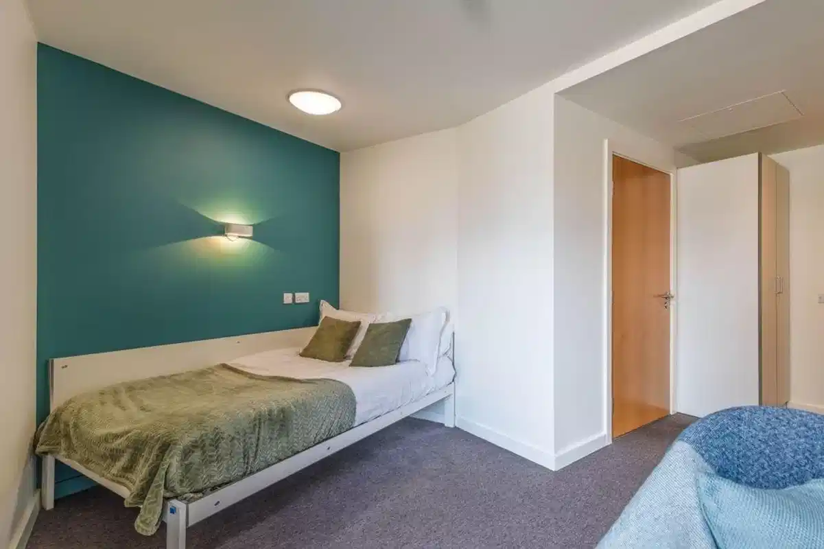 Large Ensuite - Bedroom