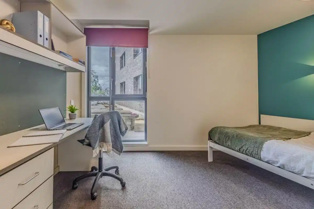 Large Ensuite - Bedroom