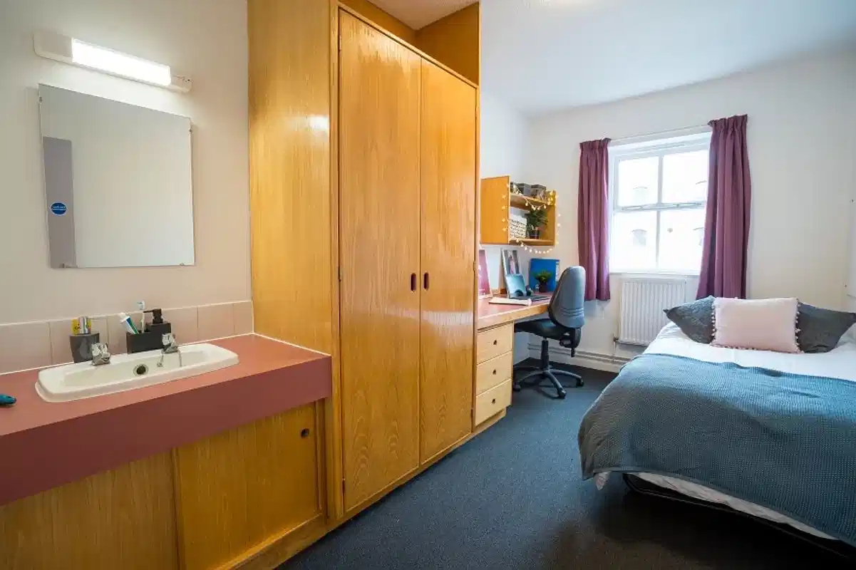 Standard Shared - Bedroom
