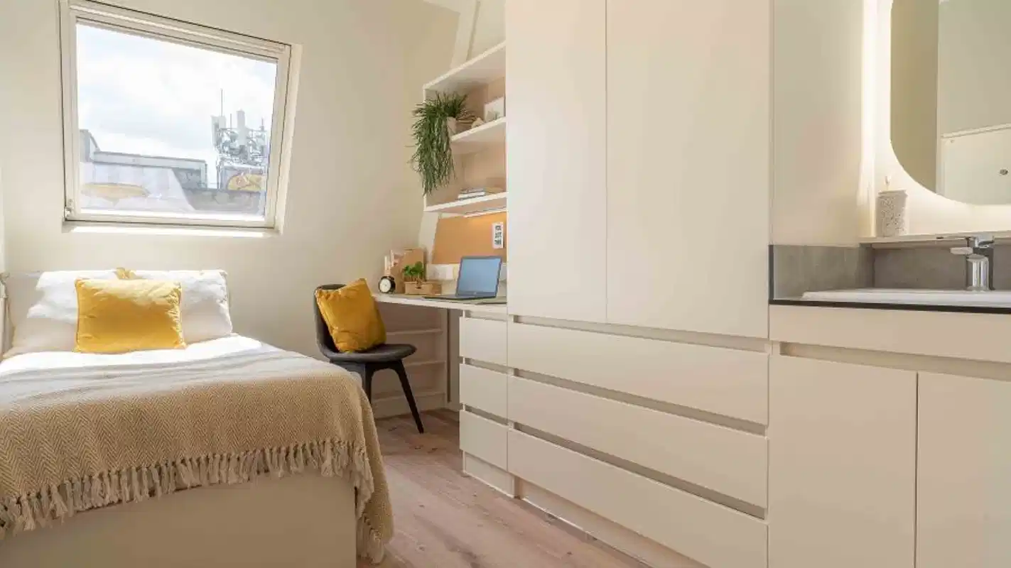 Bronze Room-2627 - Bedroom