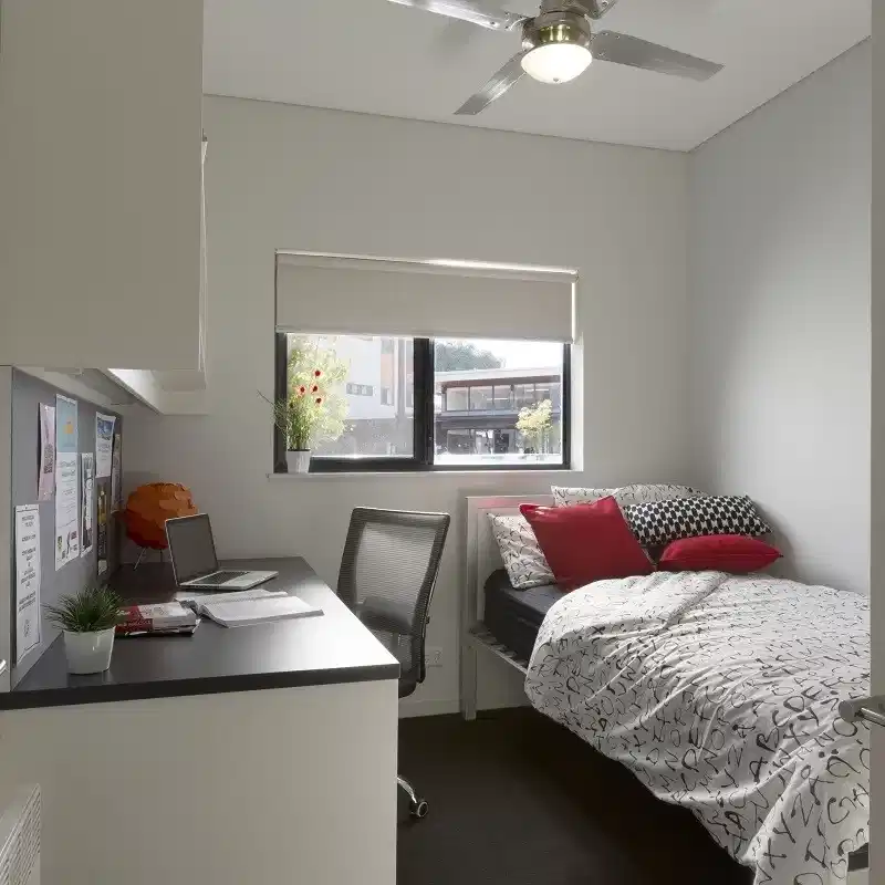 Five Bedrooms Poolside - Bedroom