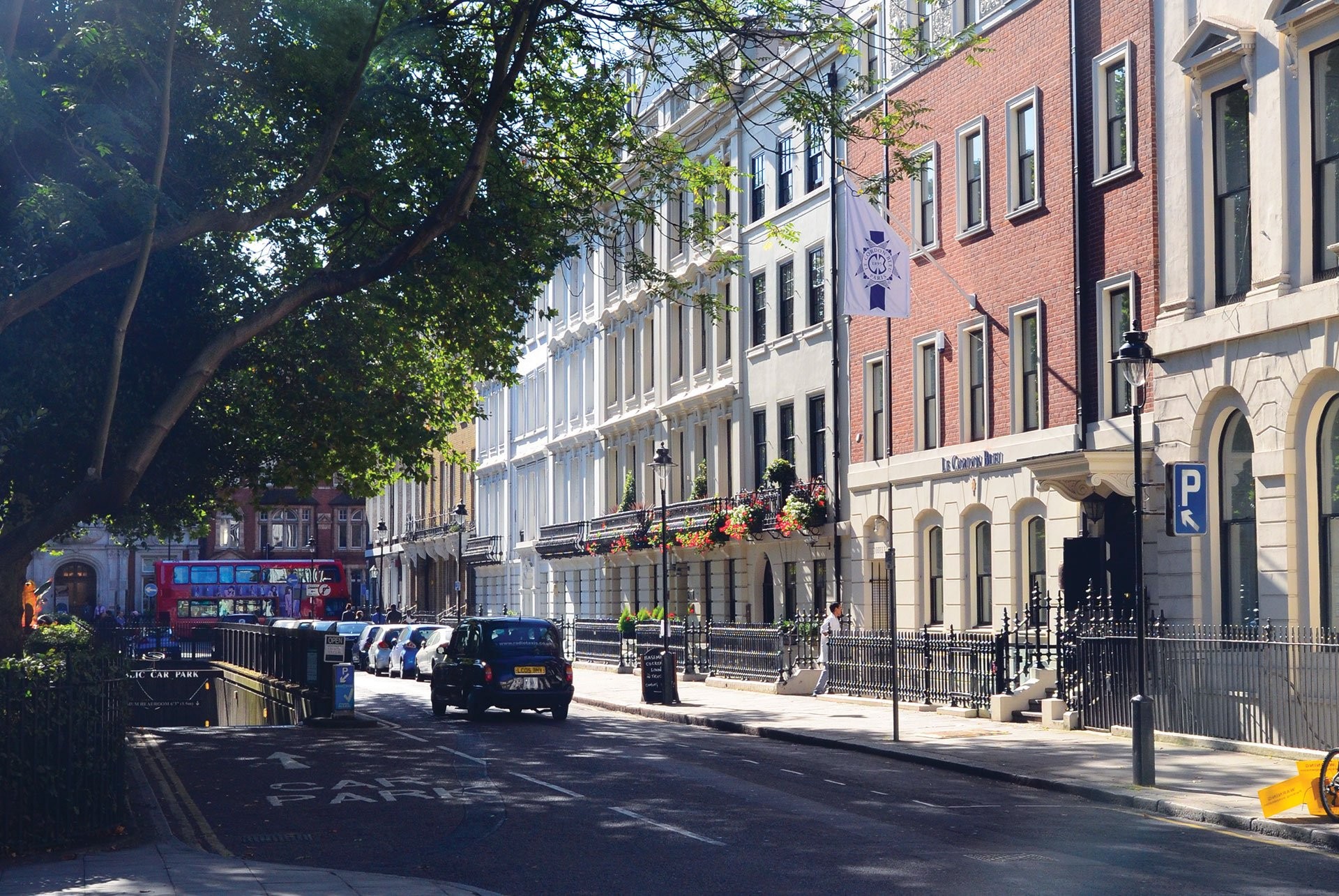 런던 Bloomsbury Square 학교 건물