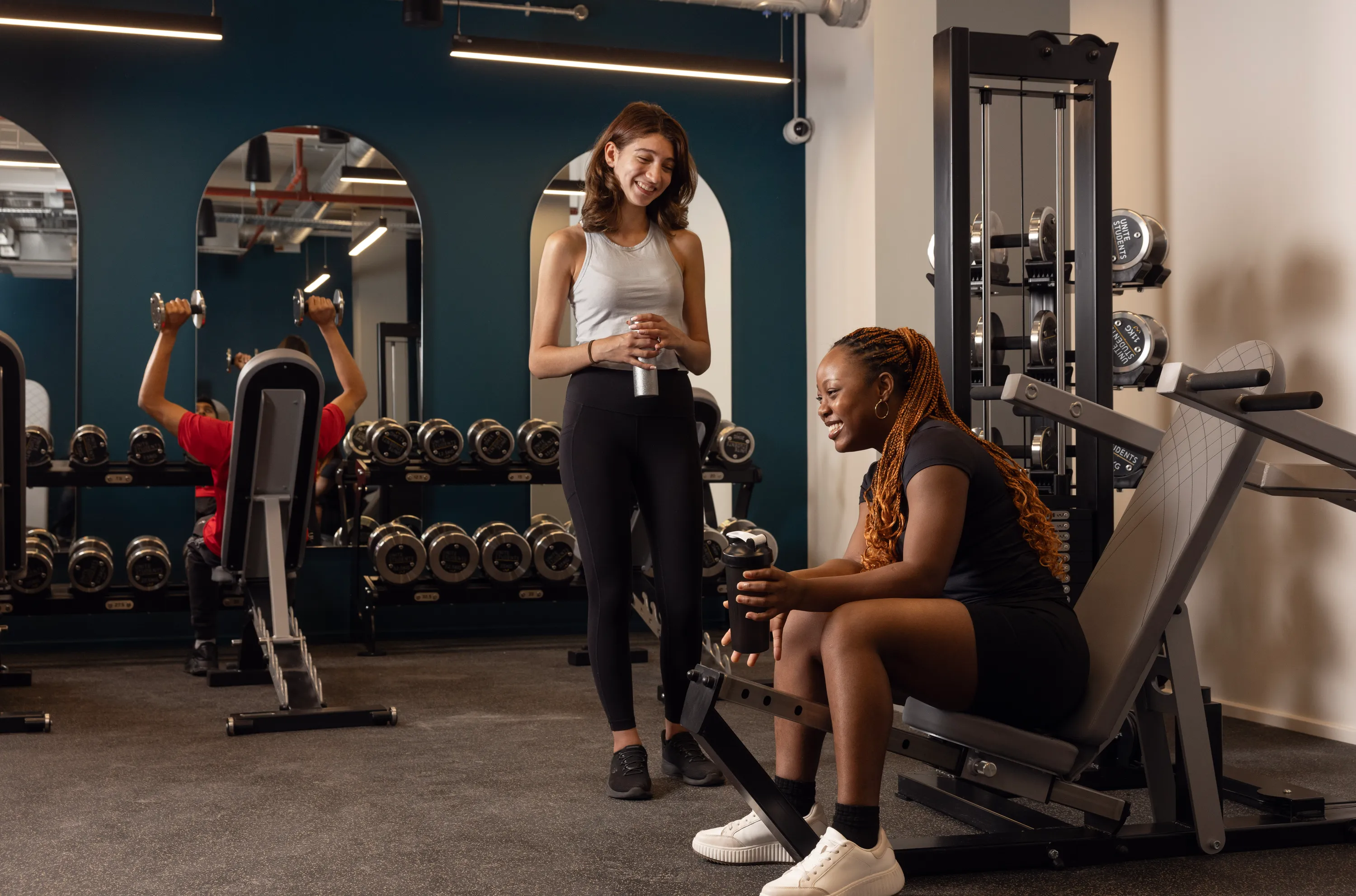 Avon Point 공식 숙소 이미지 1 · Students in the Gym