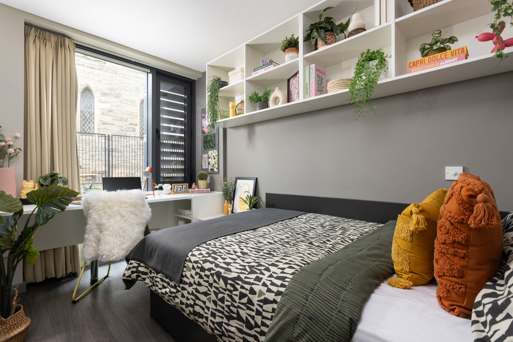 Salisbury Court 공식 숙소 이미지 7 · Bed and study space in an En-suite room