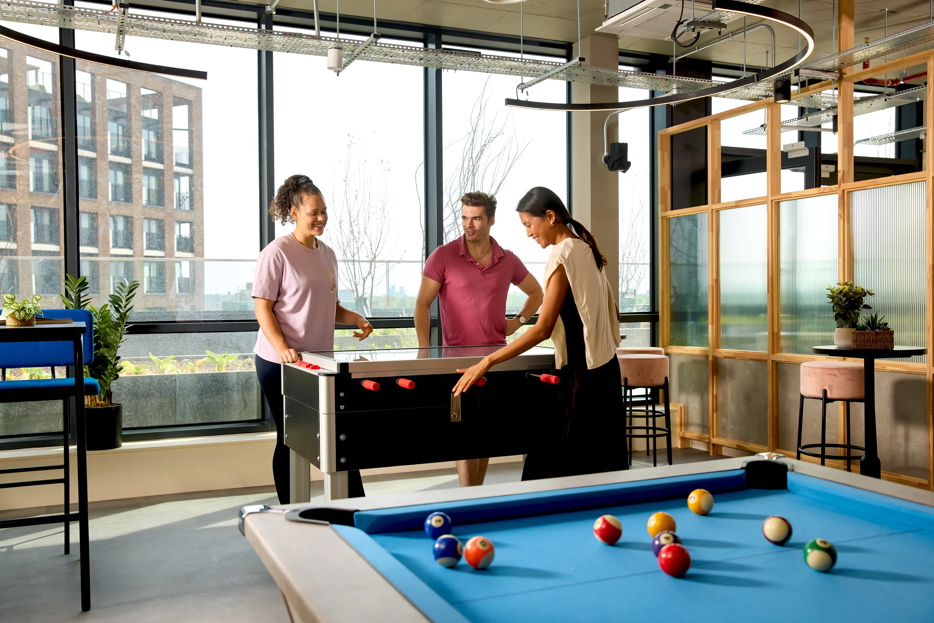 Hawthorne House 공식 숙소 이미지 12 · Students in games area