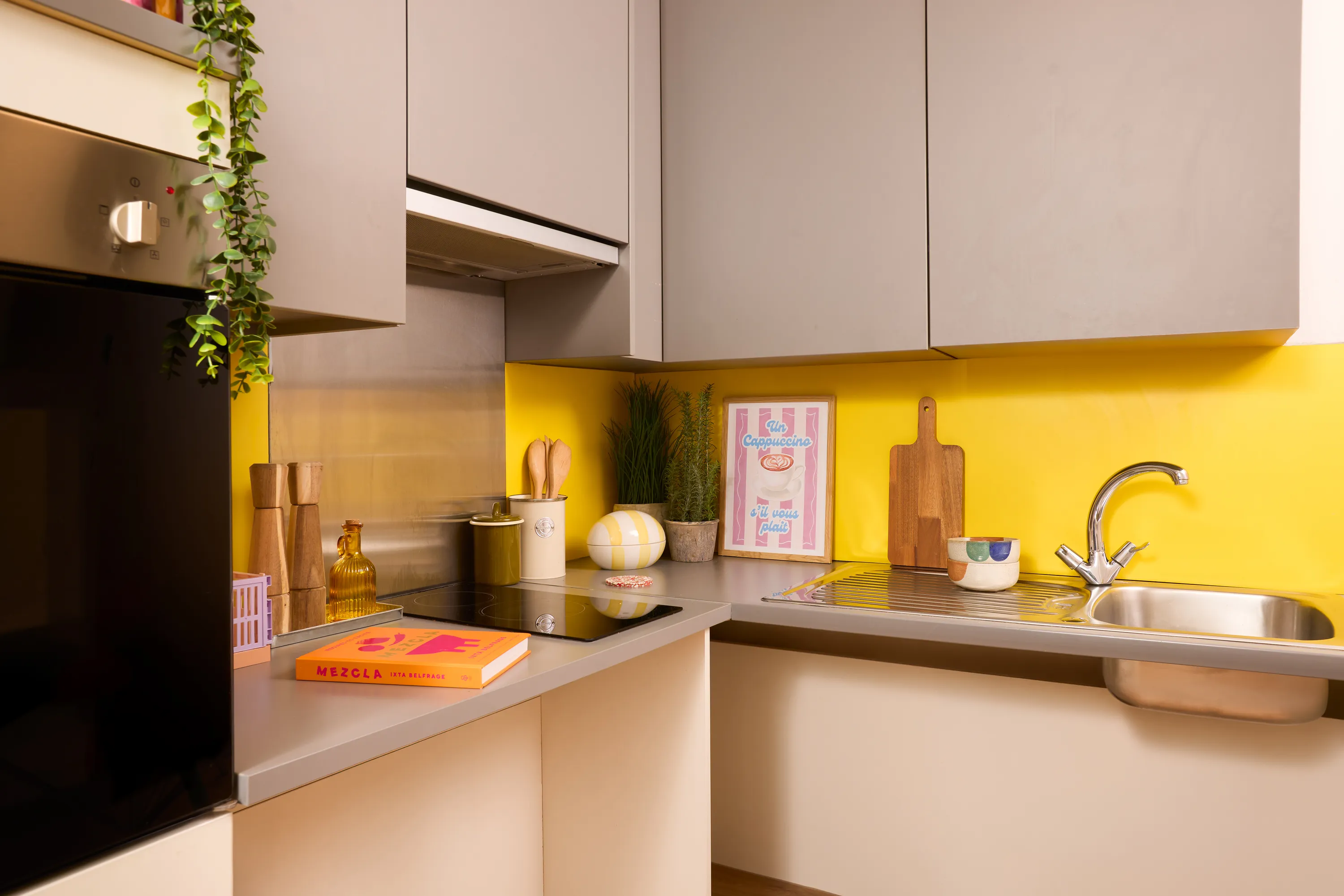 Julian Markham House 공식 숙소 이미지 9 · Kitchen in accessible student studio