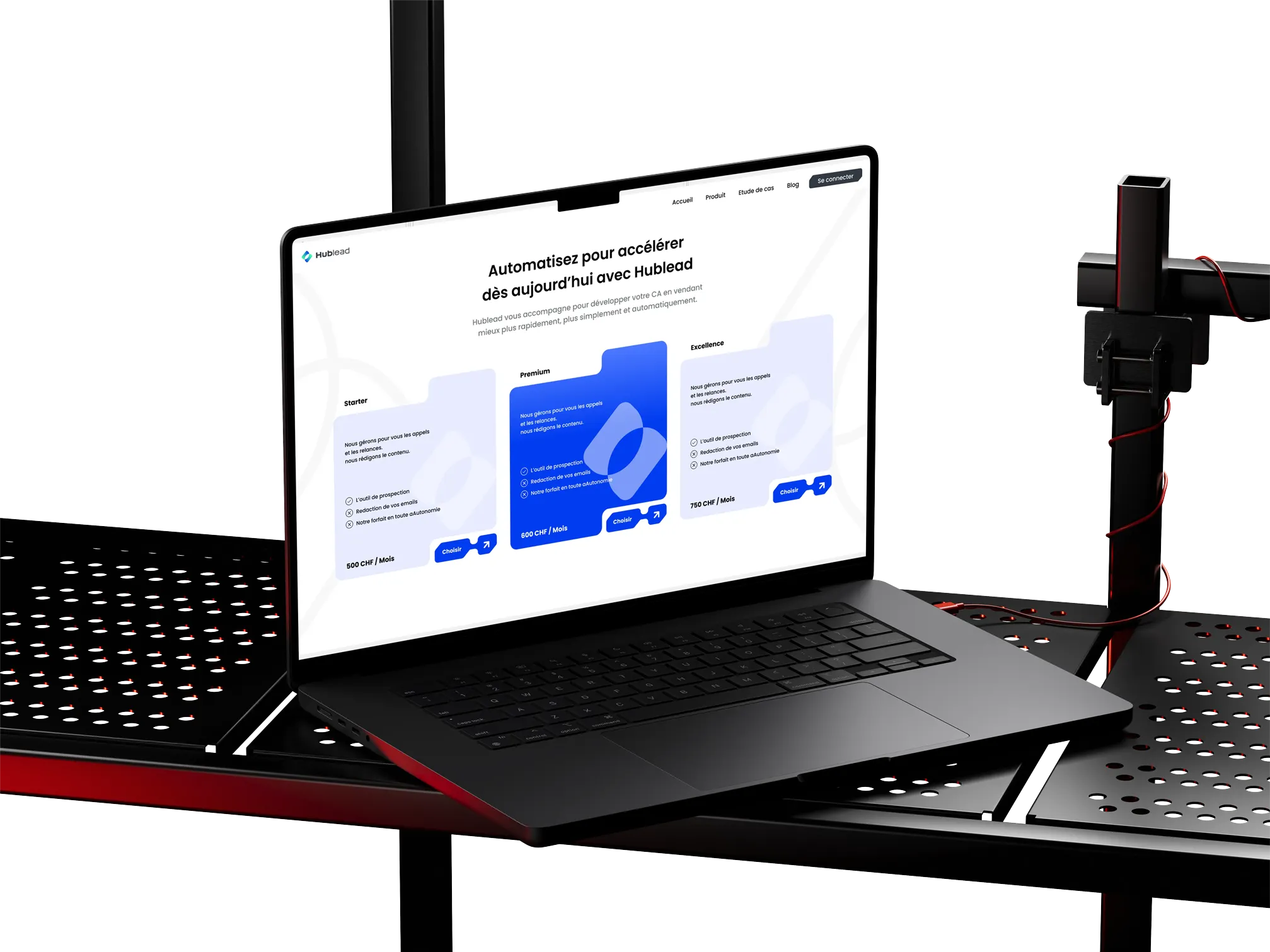 Pc portable noir avec un design de site internet sur mesure style SaaS bleu et blanc conçu par Ferr studio
