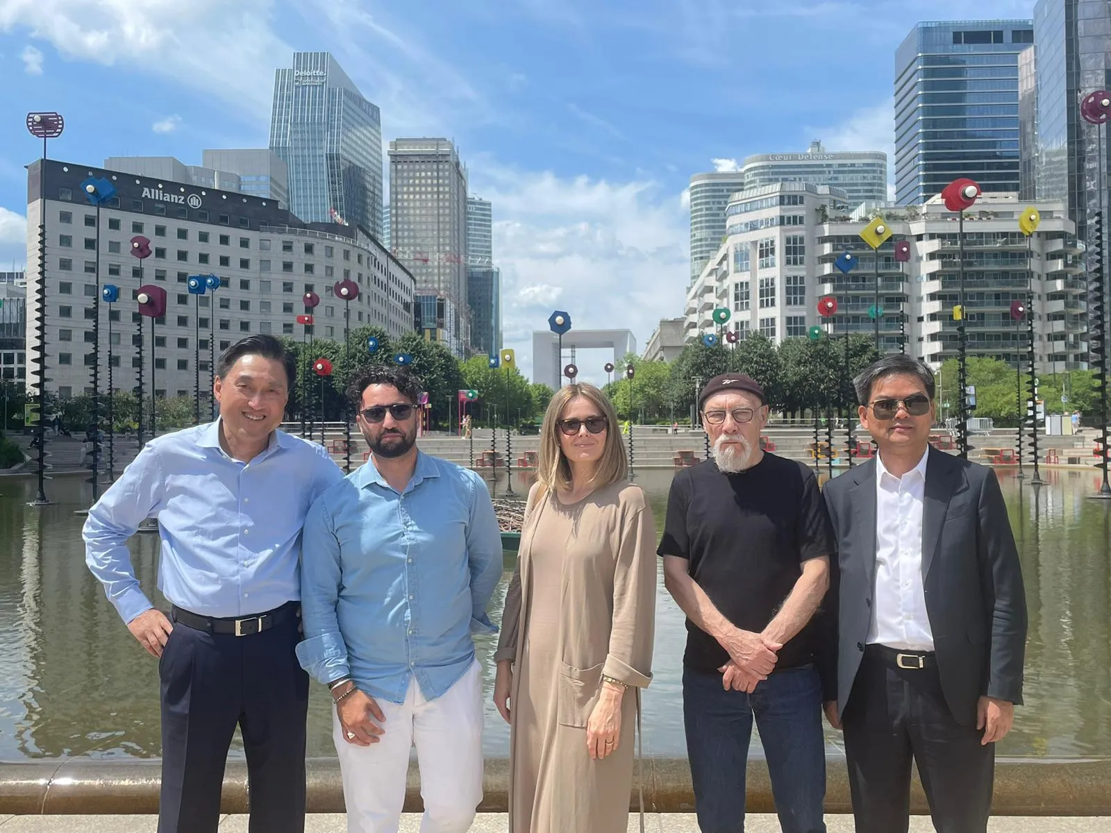 Paris la défense avec Adam Yu présendent Winland, Christopher Fernandes Designer, Patrice Moullet Artiste, maire de la ville de Hangzhou