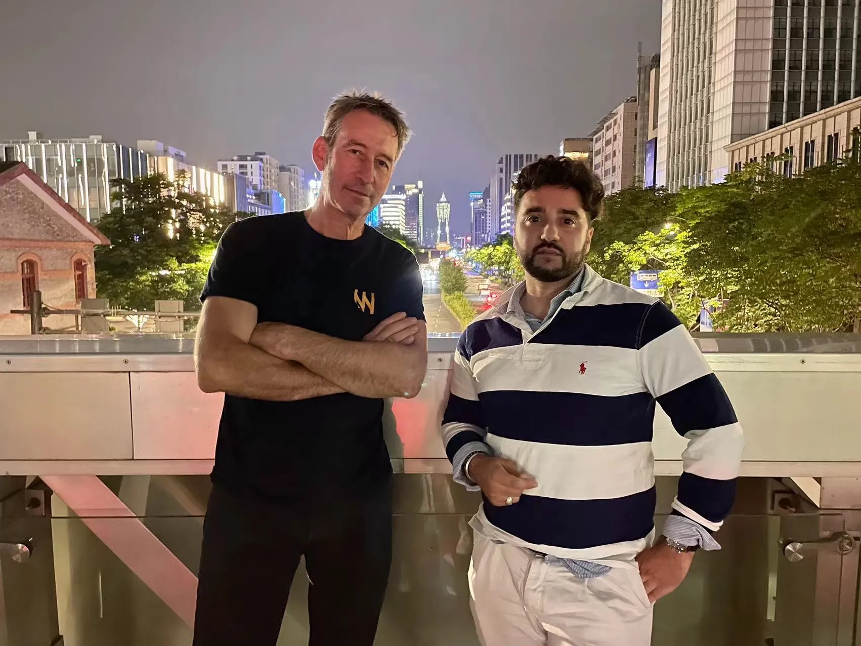 Photo en chine devant l'OMNI avec les equipes Winland, ferr studio, Fletty Ircam, Patrice moullet artiste et winland Hangzhou