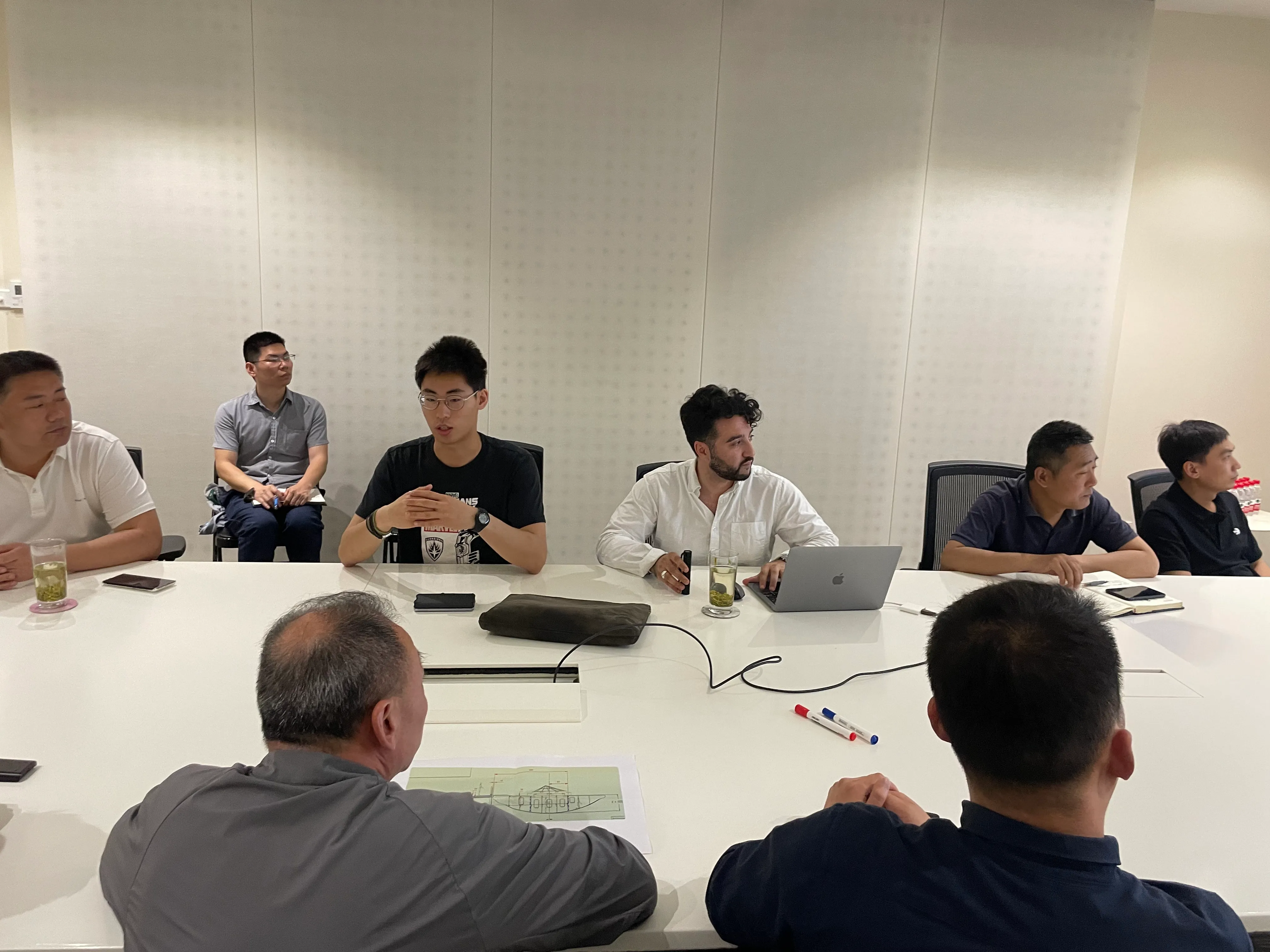 Photo en chine devant l'OMNI avec les equipes Winland, ferr studio, Fletty Ircam, Patrice moullet artiste et winland Hangzhou