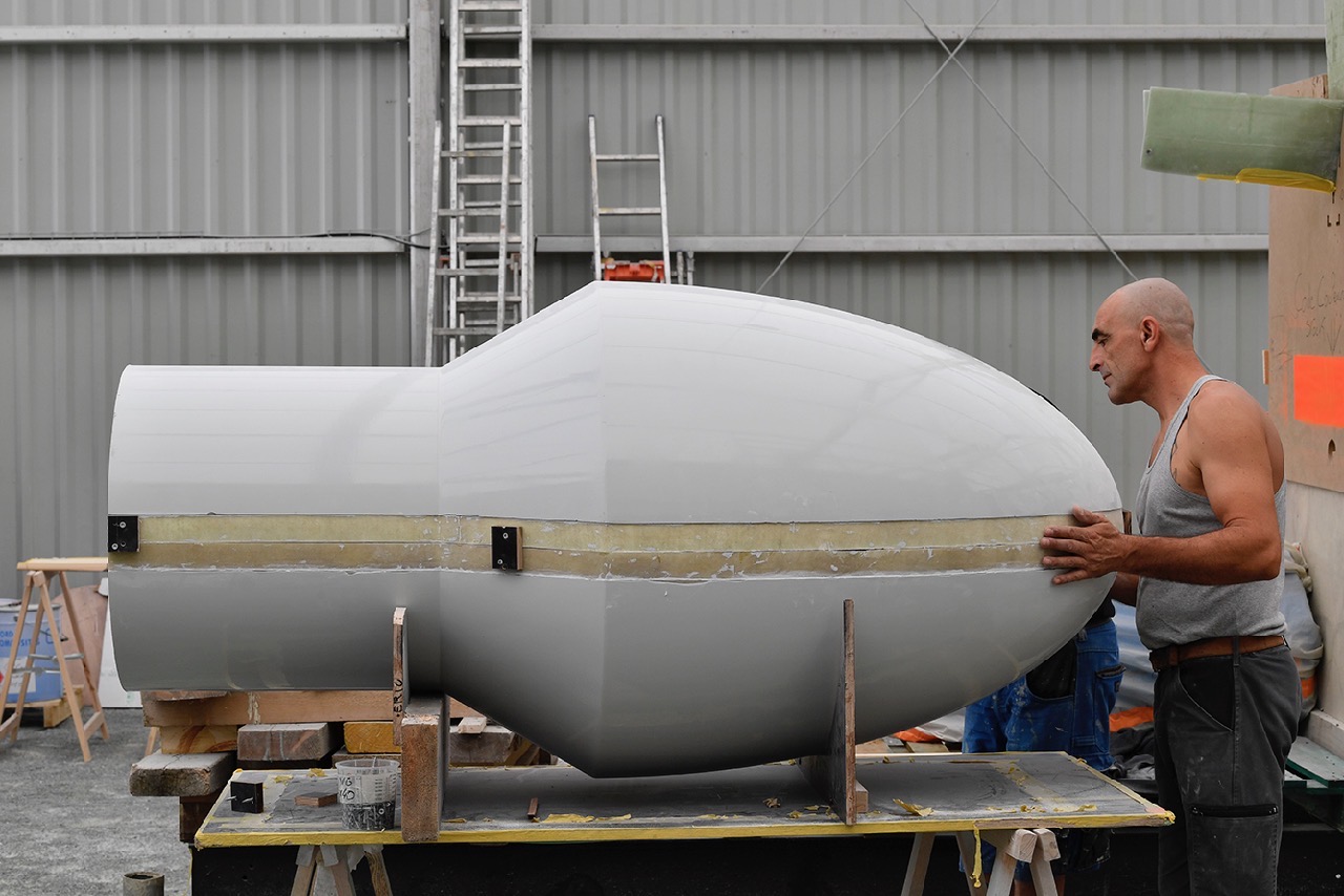 Coque de l'éolienne OMNI — fabrication Yachtconcept, Chantier de l'Arsenal, La Rochelle