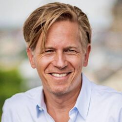 “Das ist ja eine der Investmentthesen. Warum wir uns auf die Bau- und Immobilienwirtschaft fokussiert haben. Ist ja ganz klar, dass wir sagen: Diese Branche hat in dem Prozess noch unheimlich viel Effizienzpotenzial.”