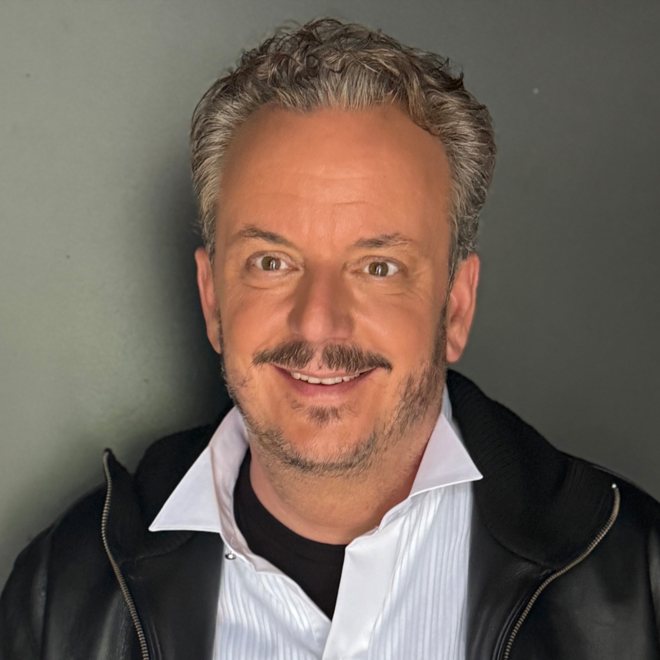 Ich glaube schon, dass unser Europa eher mehr Beziehungen und mehr Verbindungen braucht als weniger. Denn in einem Europa, wo viele Länder immer mehr nationalistisch sich abkapseln, von einer, europäischen Idee, glaube ich, dass Verbindungen wichtiger sind denn je. Das hat viel mit der Sprache zu tun. Das erleben wir jeden Tag, dass wir eben miteinander Französisch und Deutsch sprechen.