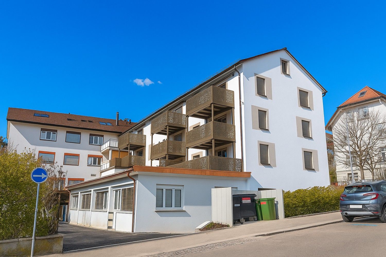 Moderne 2-Zimmer-Wohnung mit Parkett und gemütlichem Sitzplatz
