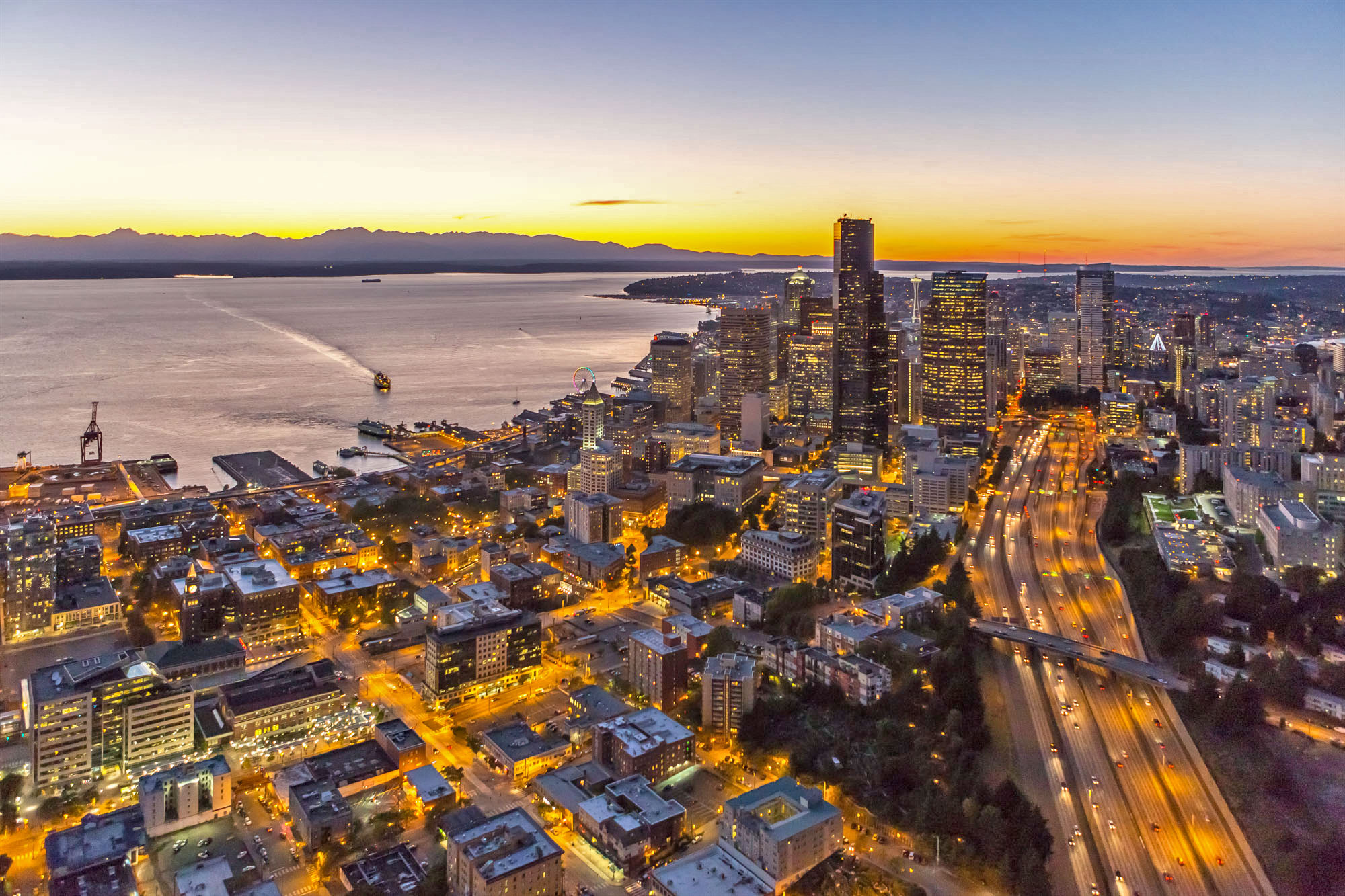 Sunset aerial photo of downtown Seattle, Washington