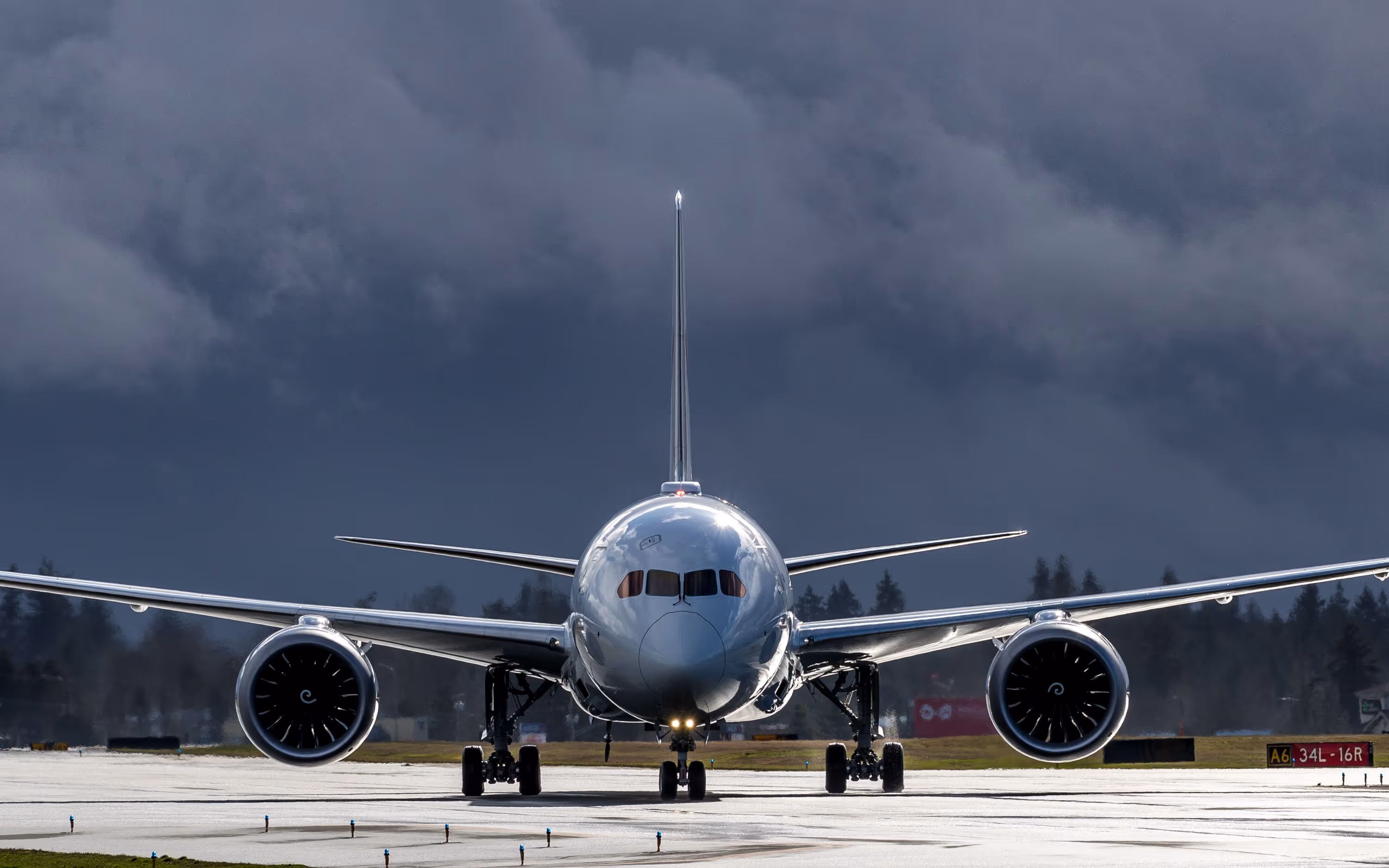 Flight test of Boeing 787 at Paine Field, Everett, Washington