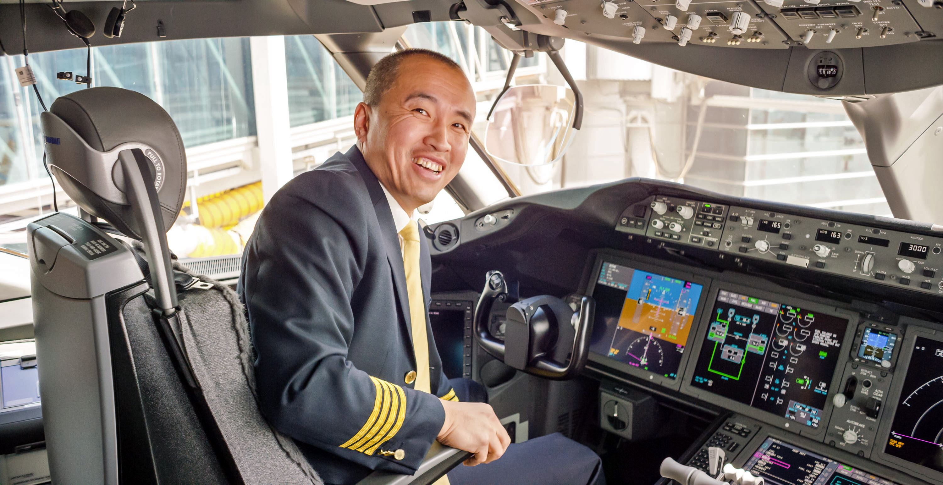 Airline captain in the cockpit of a Hainan Airlines Boeing 787, Charleston, South Carolina