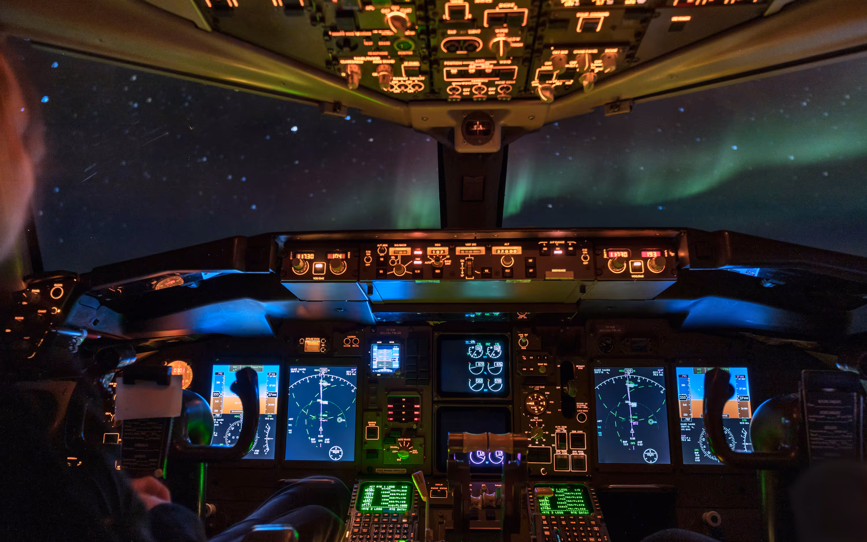 Aurora Borealis at 37,000' over Greenland in a Boeing 757