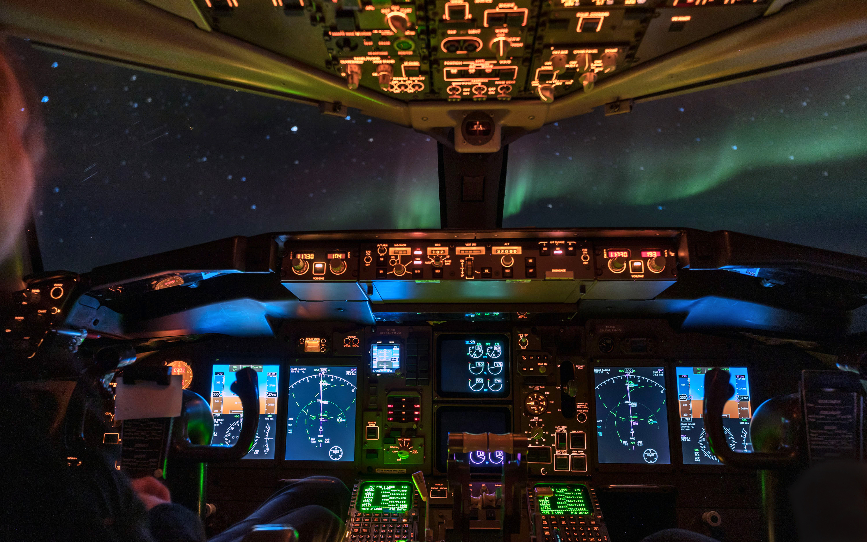 Aurora Borealis at 37,000' over Greenland in a Boeing 757