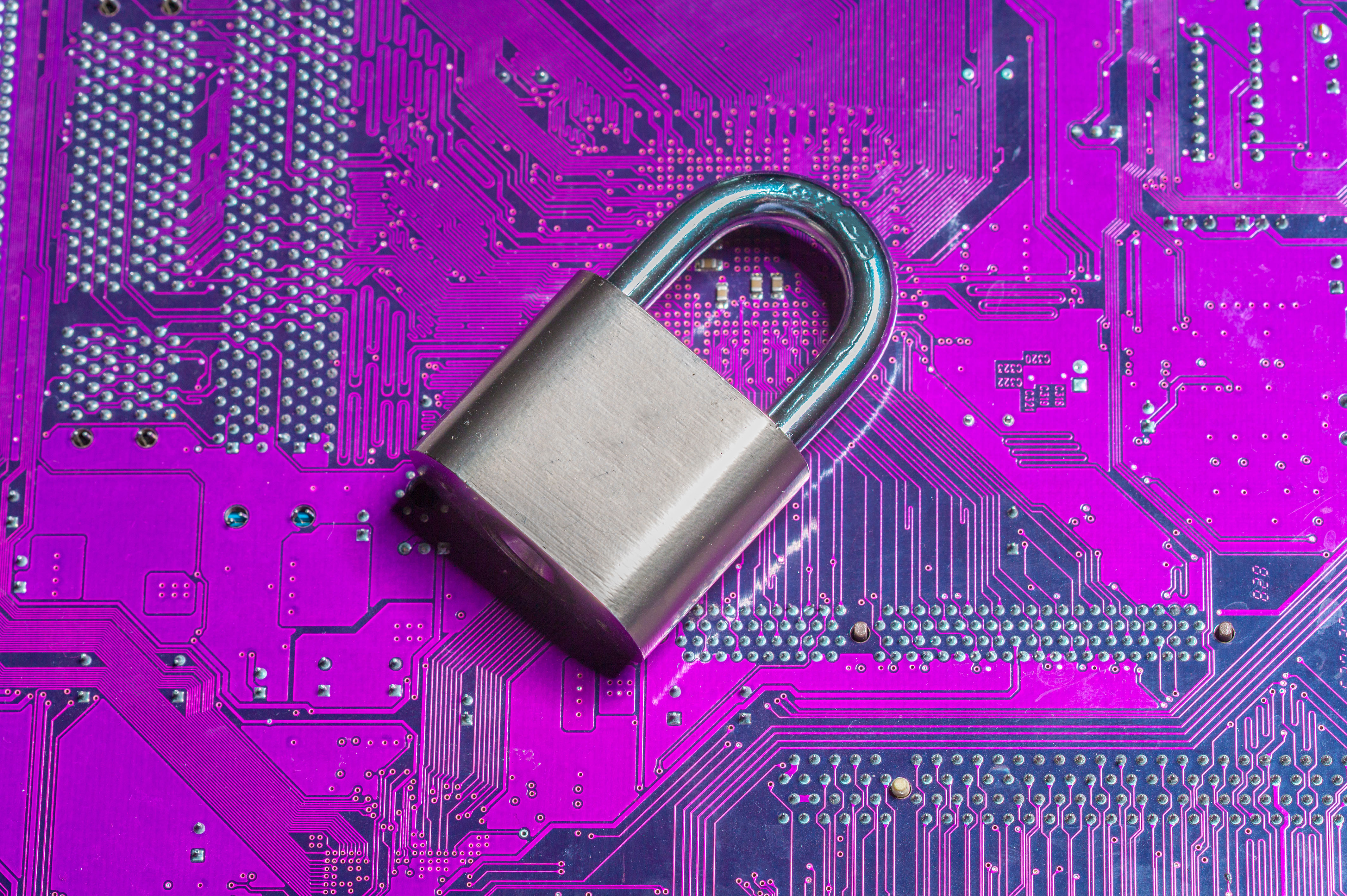 Digitales Schloss-Symbol – Symbolbild für GRW-geförderte Cybersicherheits- und Datenschutzmaßnahmen in KMU.