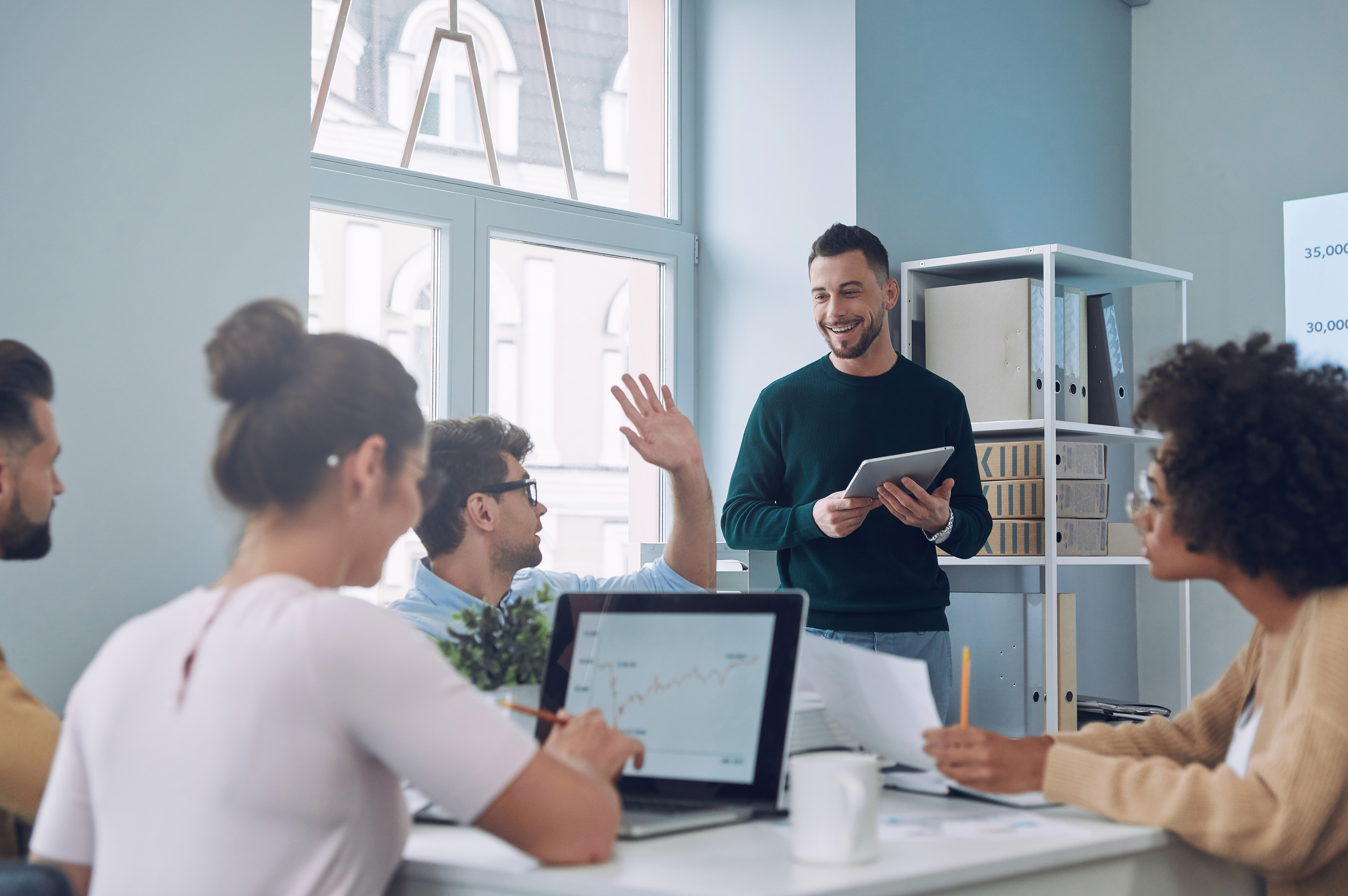 Onboarding-Training im Büro – Symbolbild für GRW- und De-minimis-geförderte Personalentwicklung.