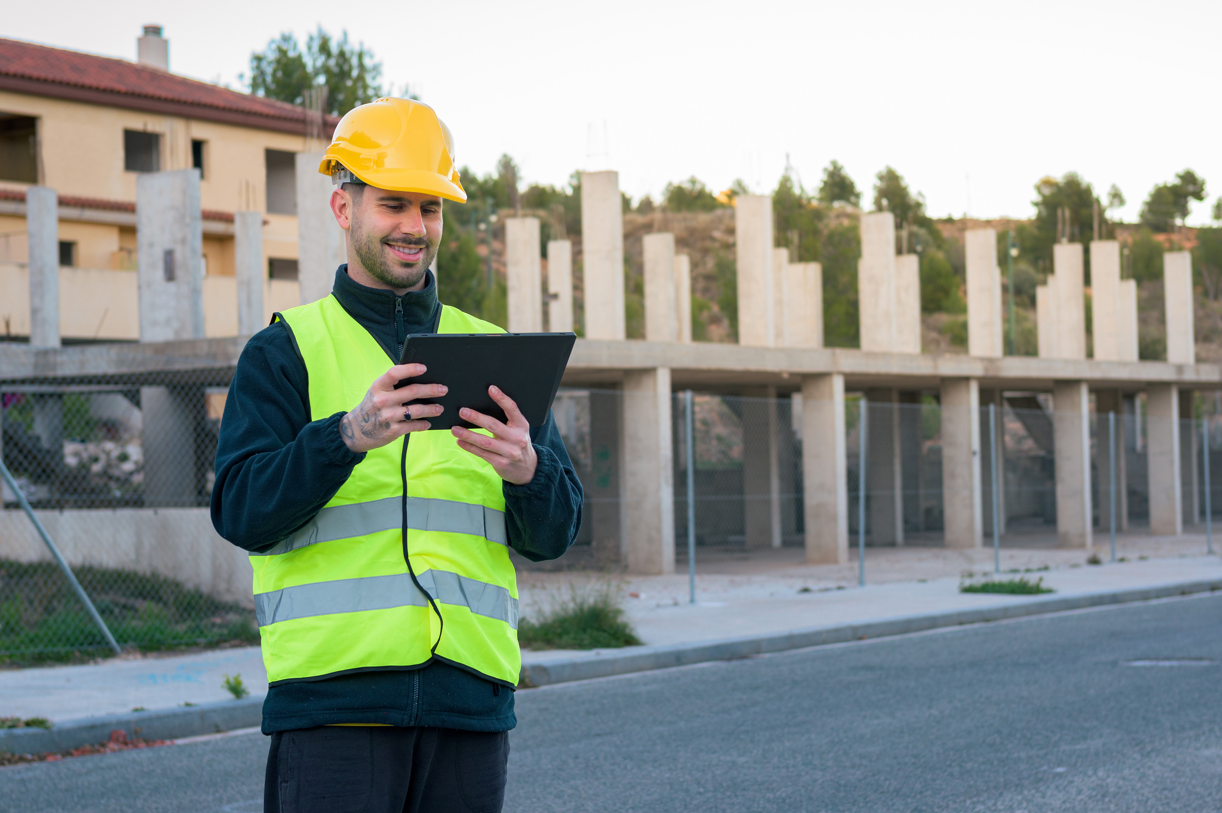 Roverstabsystem mit Tablet und CAD-Software CAPLAN sowie Baufaktura für digitale Vermessung und Abrechnung