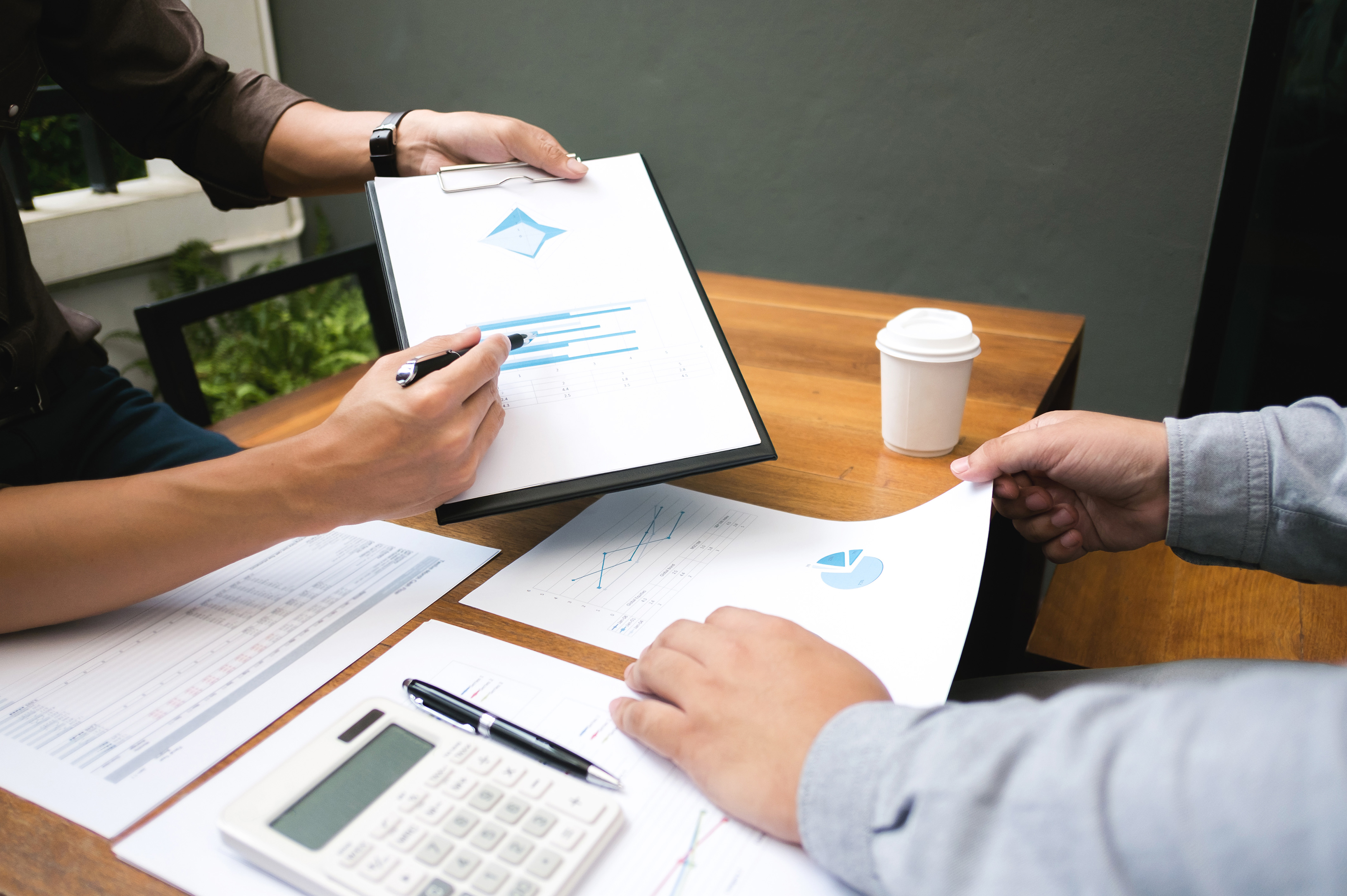 BAFA-Förderung für Unternehmensberatungen: Zuschuss auf Bruttobetrag für nicht vorsteuerabzugsberechtigte KMU, Besprechung mit Unterlagen und Rechner