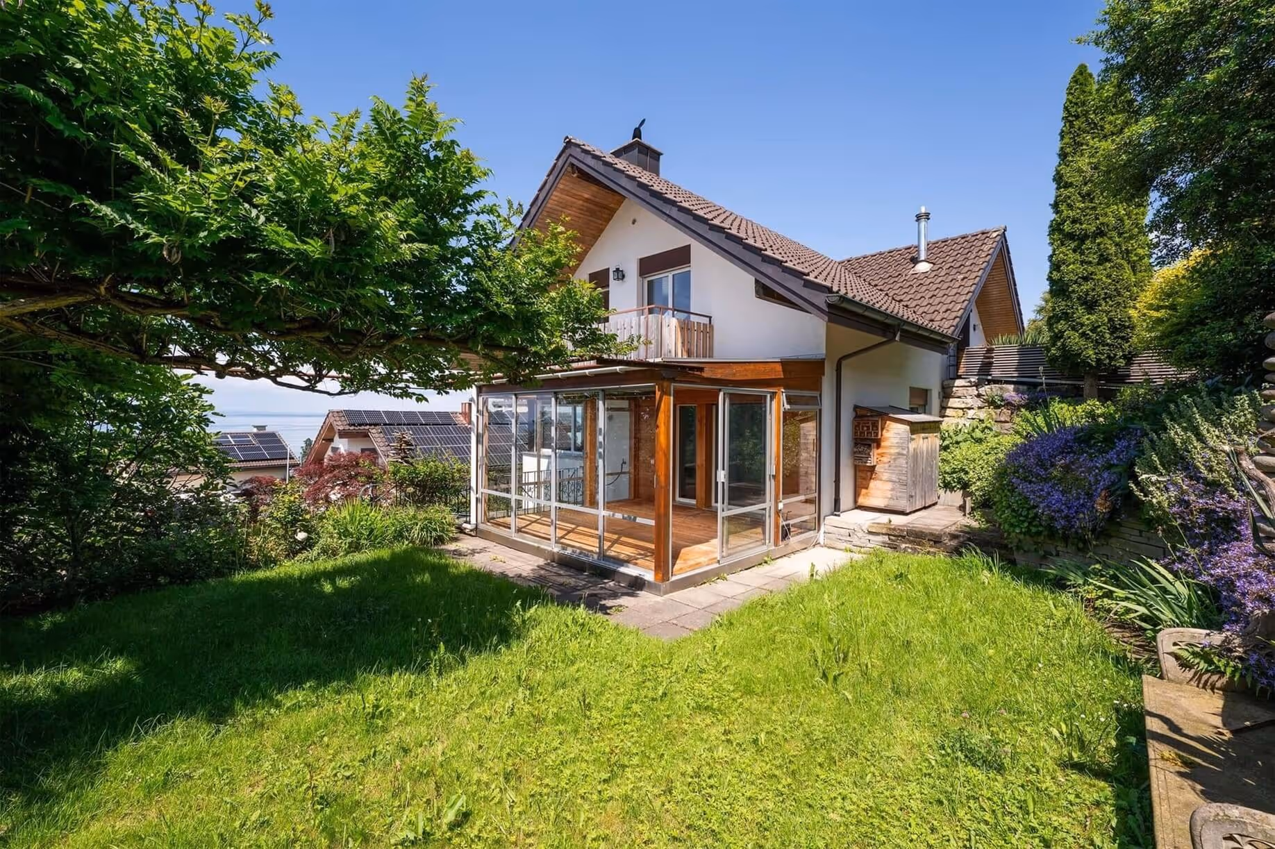 Einfamilienhaus mit Seesicht und wunderbarem Garten