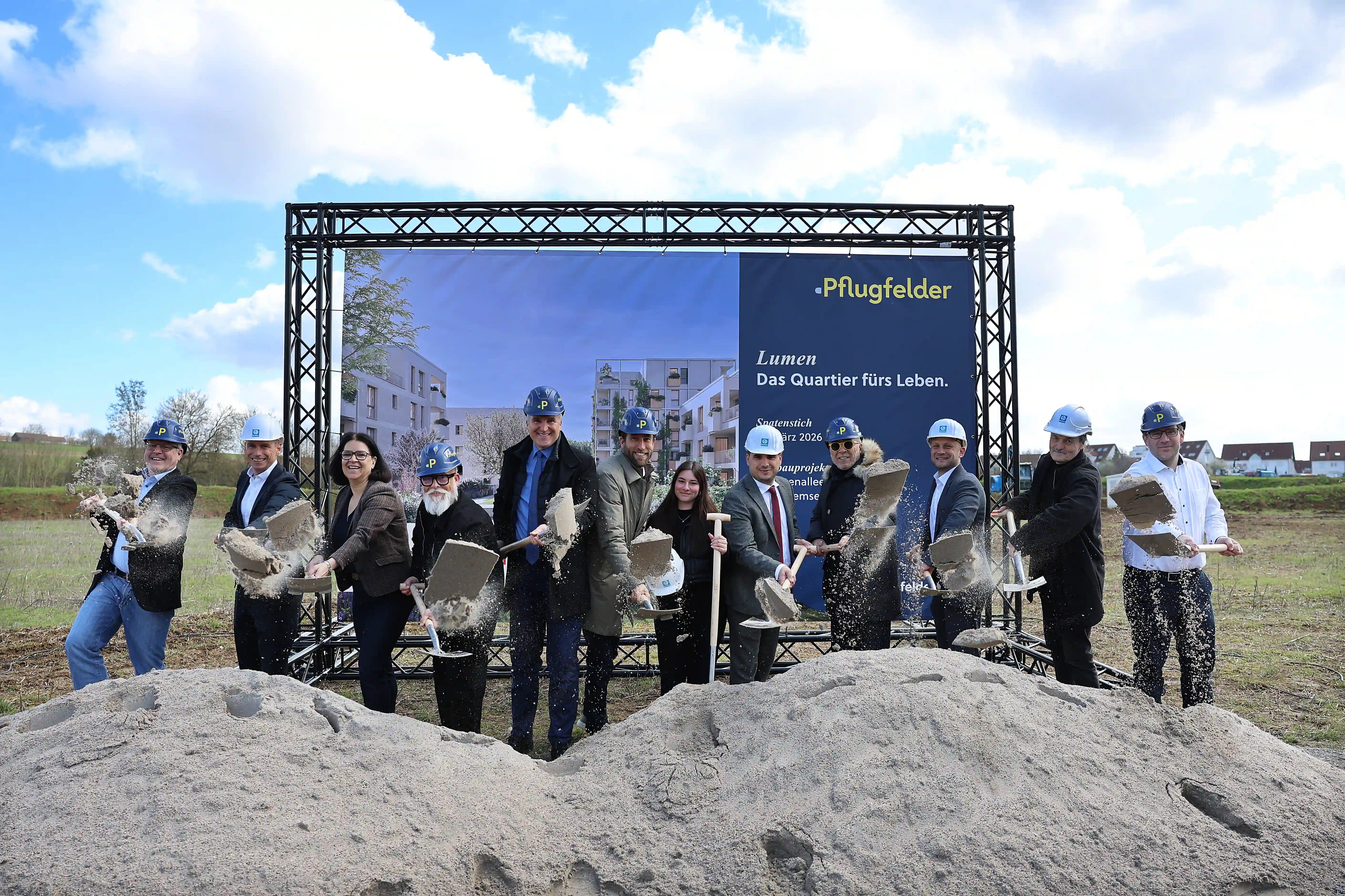 Spatenstich in Neckarrems