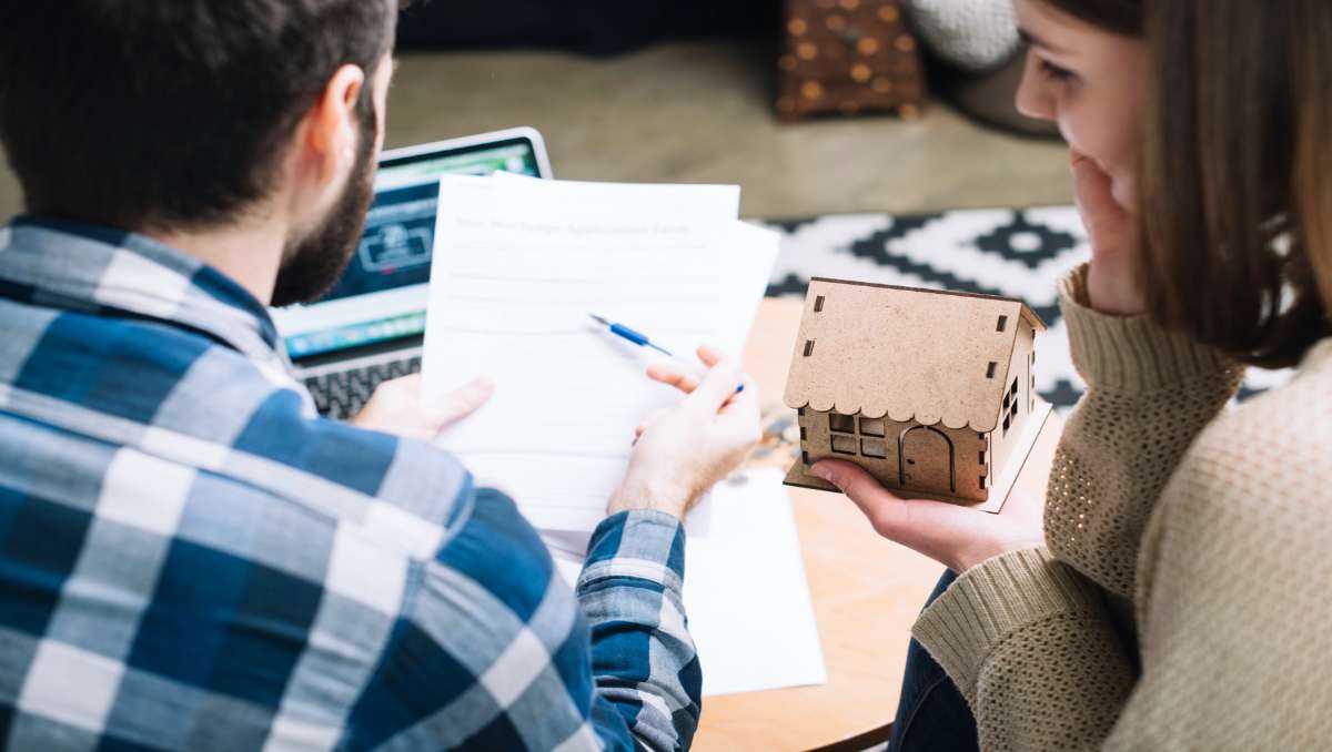 Couple checking on the types of crowdfunding investments