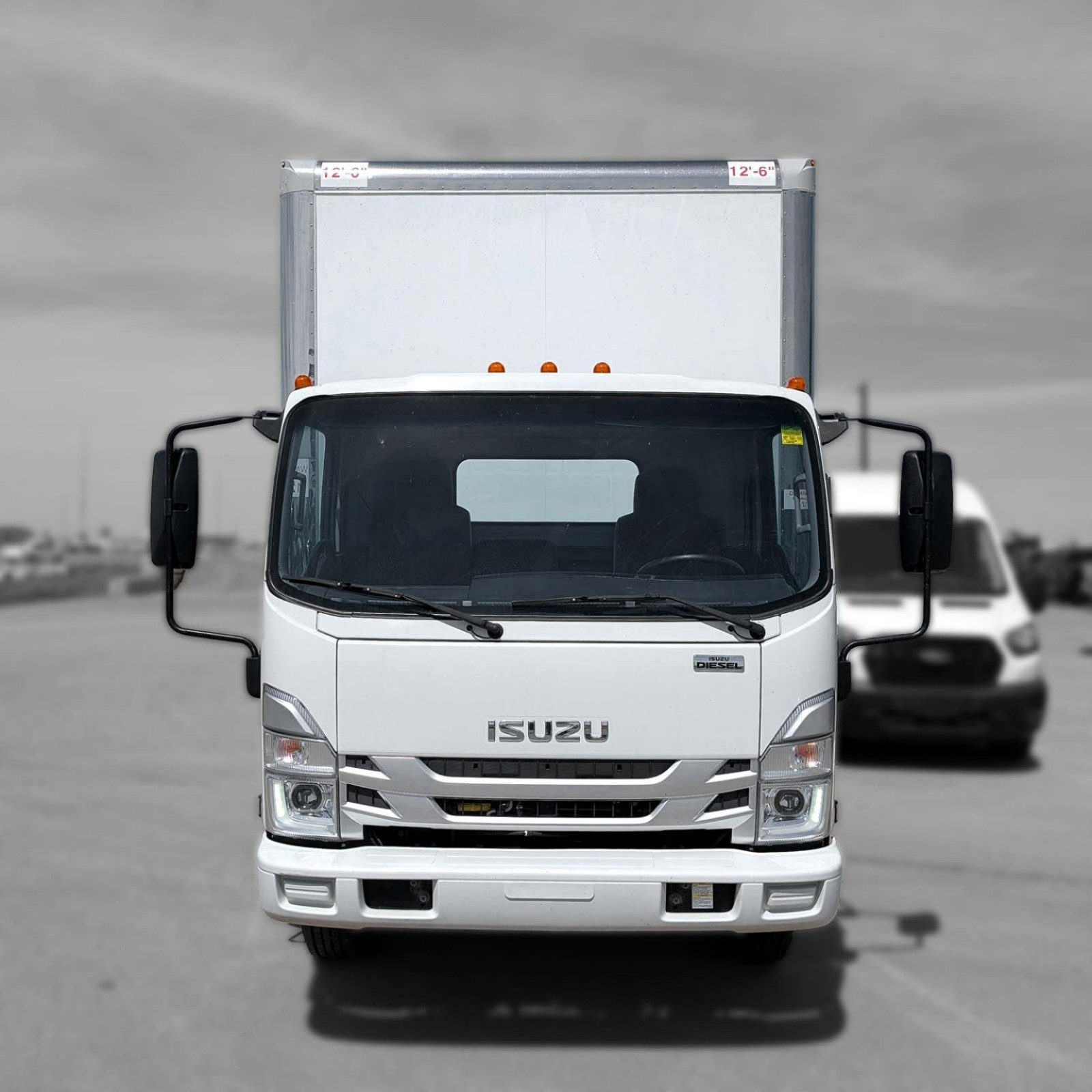 2023 Isuzu NRR Reg Cab — photo 2