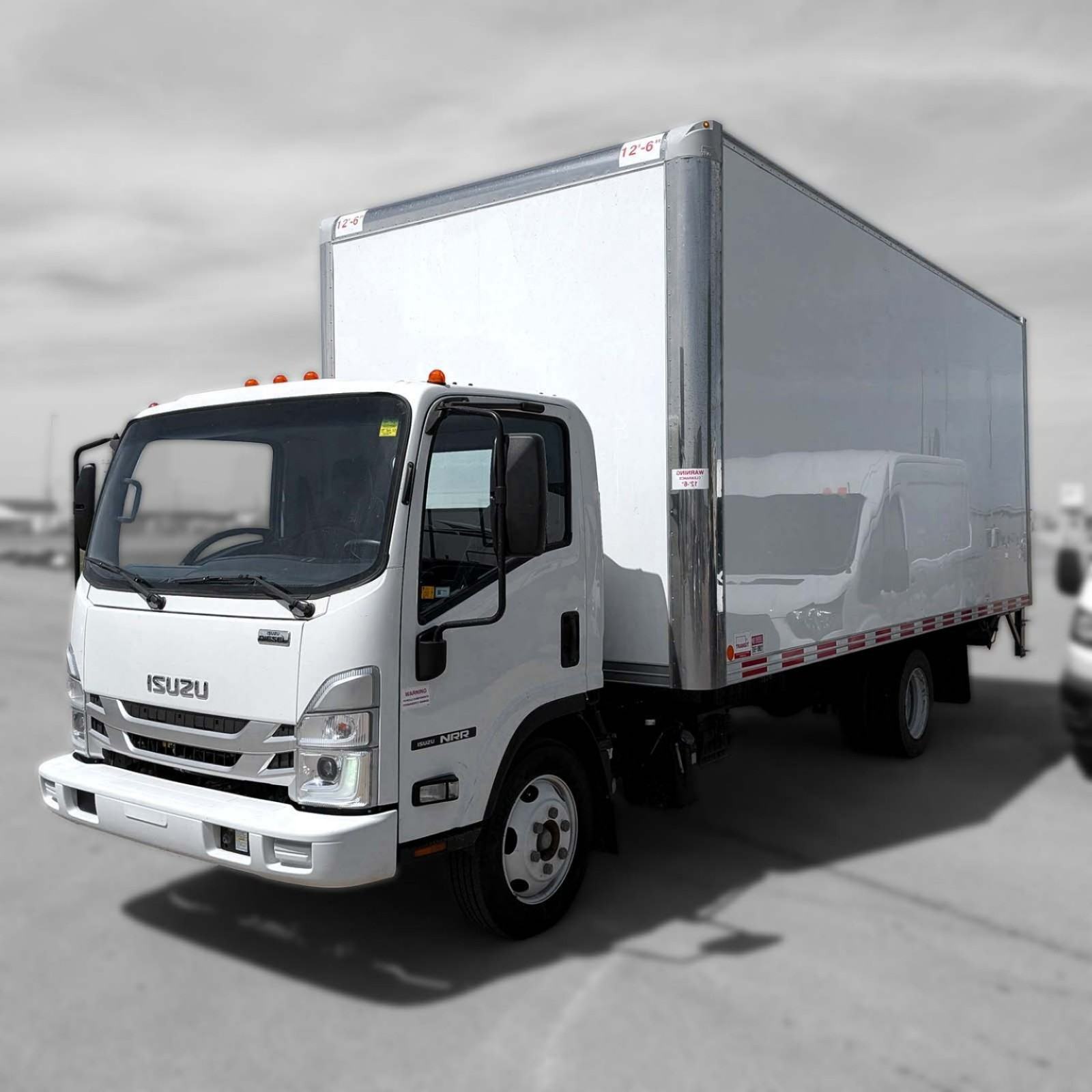 2023 Isuzu NRR Reg Cab — photo 11