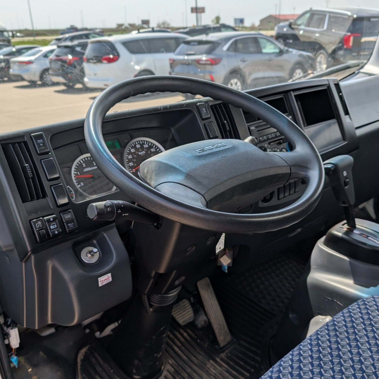 2023 Isuzu NRR Reg Cab — photo 8