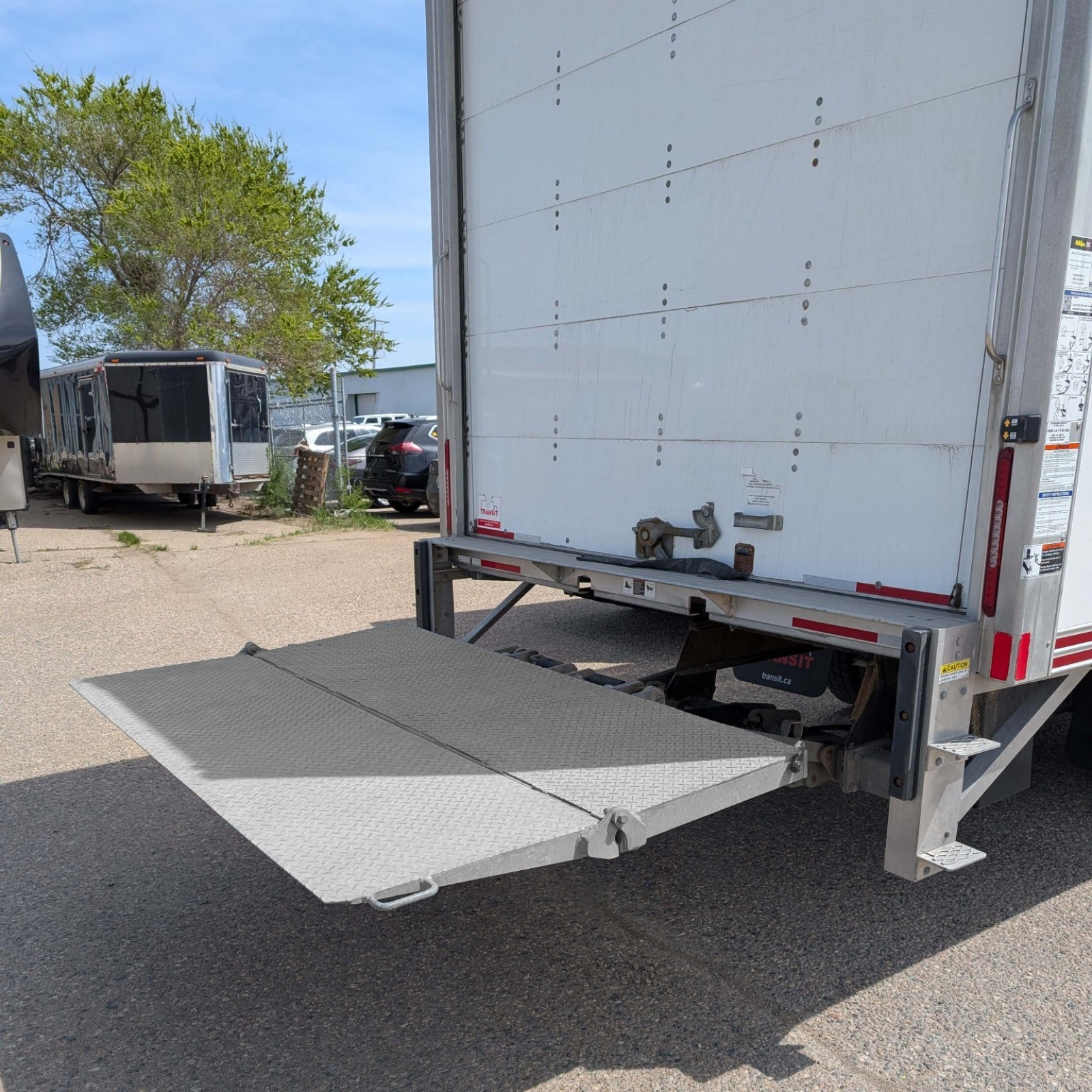 2023 Isuzu NRR Reg Cab — photo 5