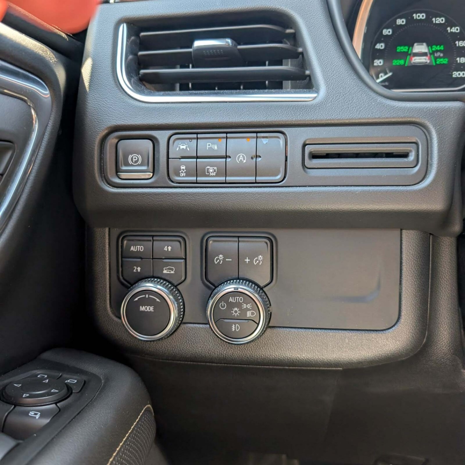2023 GMC Yukon — photo 13