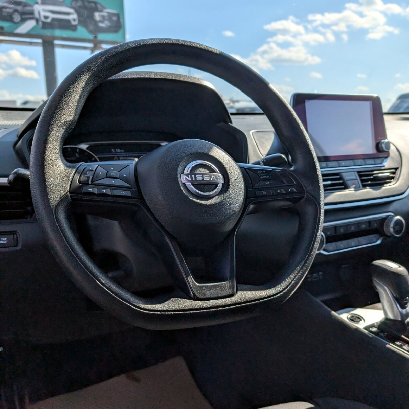 2025 Nissan Altima — photo 10