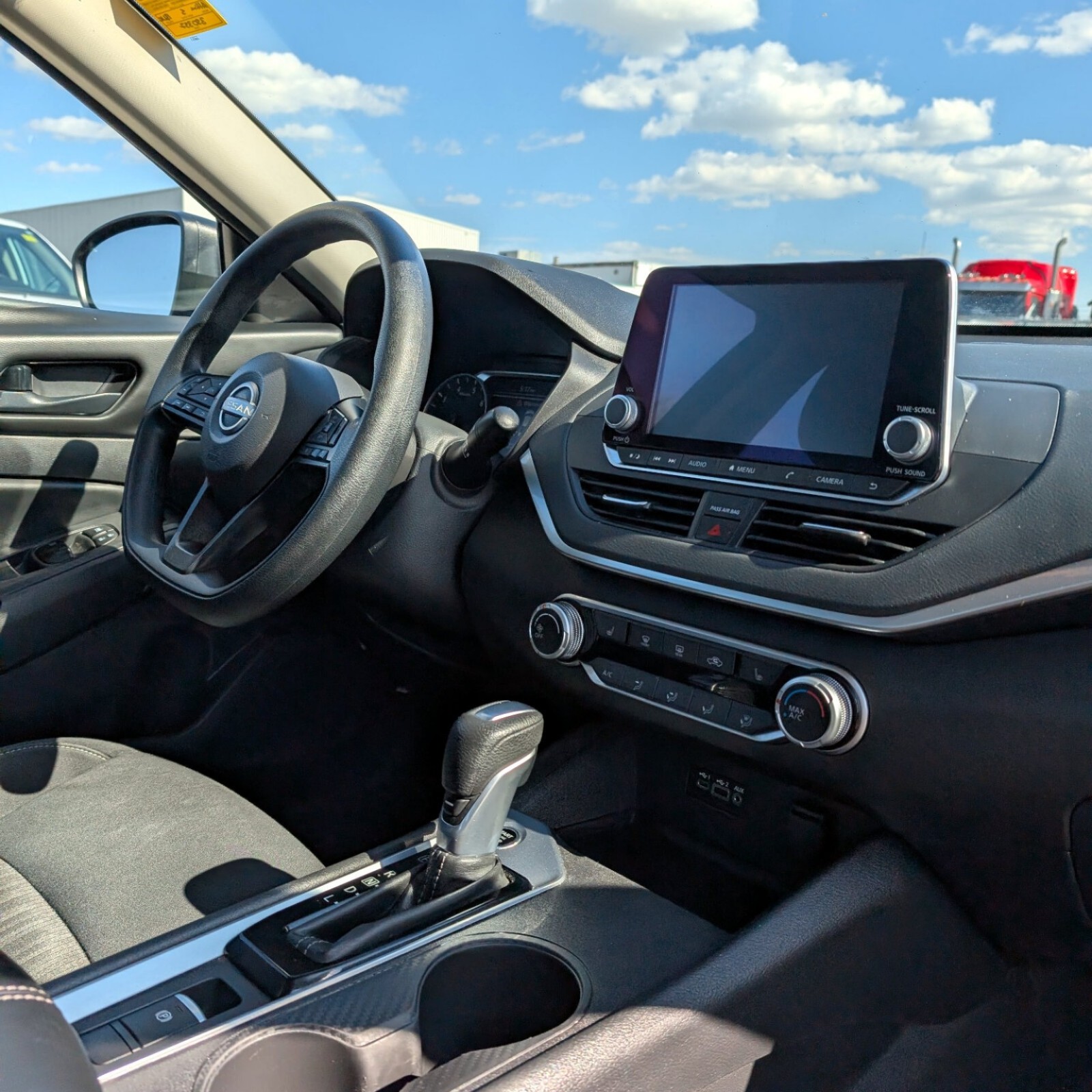 2025 Nissan Altima — photo 8