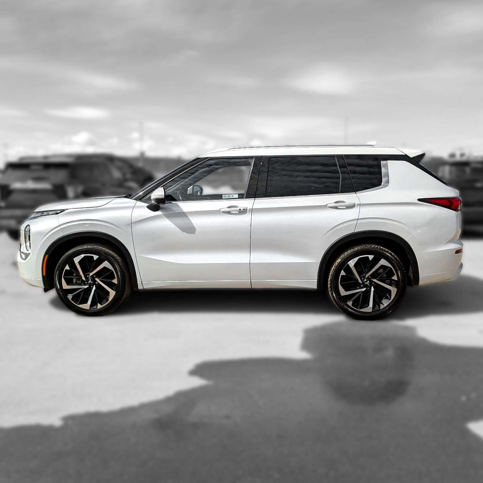 2023 Mitsubishi Outlander — photo 5