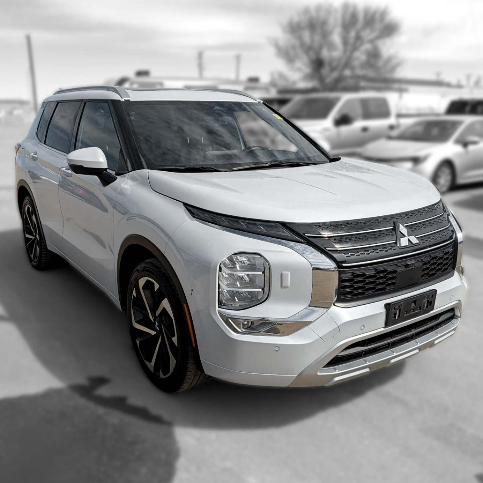 2023 Mitsubishi Outlander — photo 4