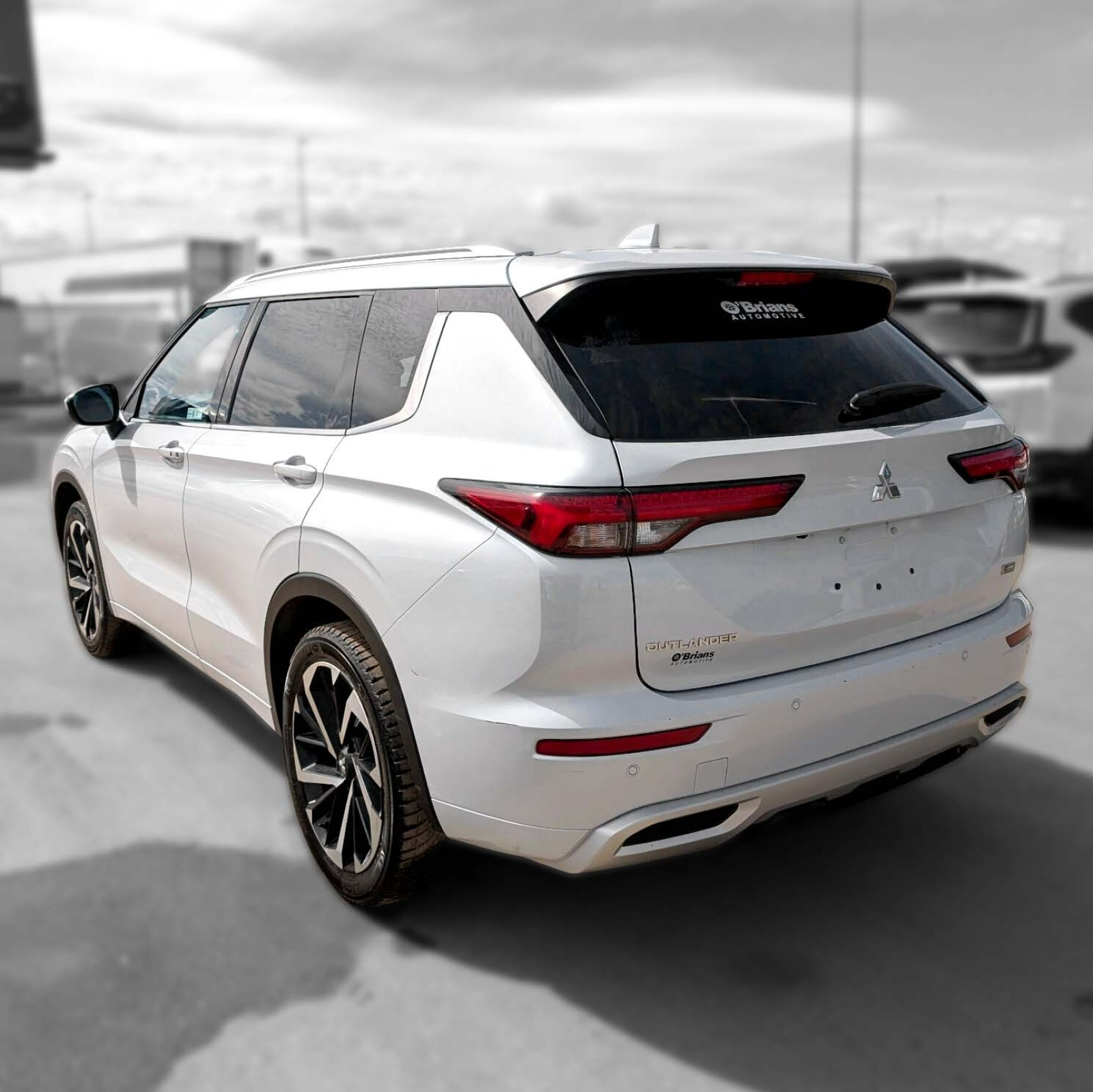 2023 Mitsubishi Outlander — photo 6