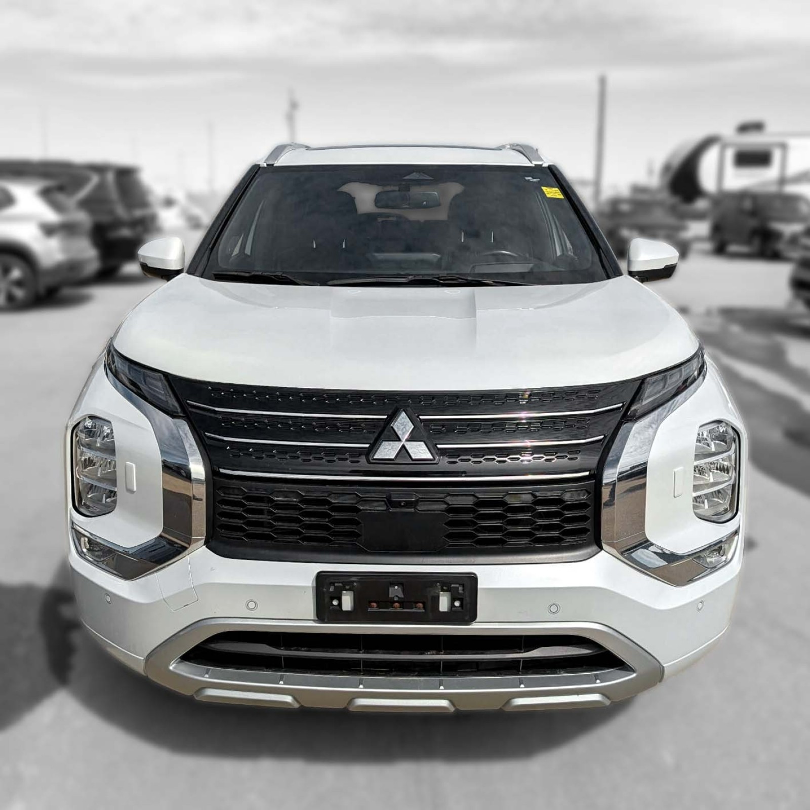 2023 Mitsubishi Outlander — photo 3