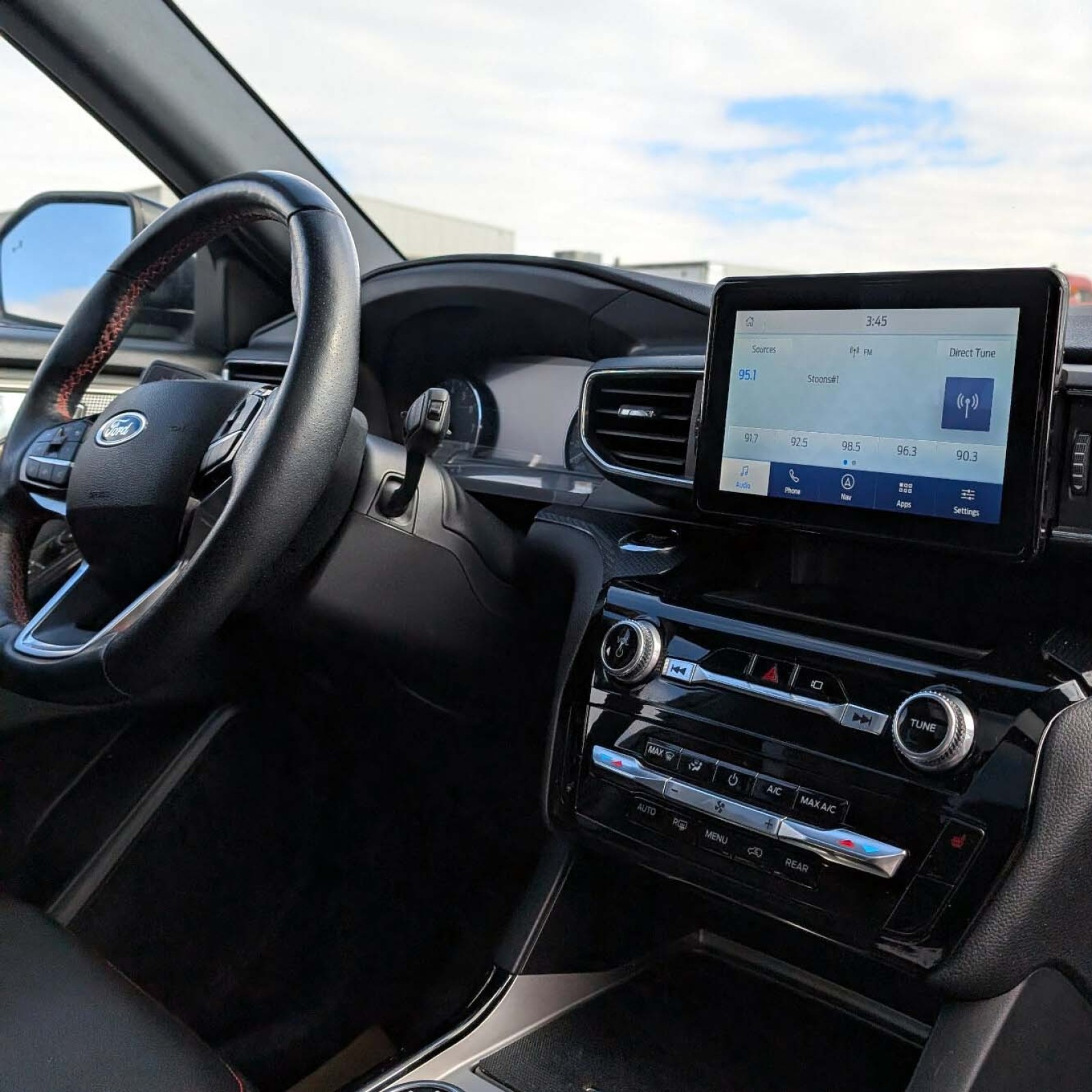 2023 Ford Explorer — photo 9