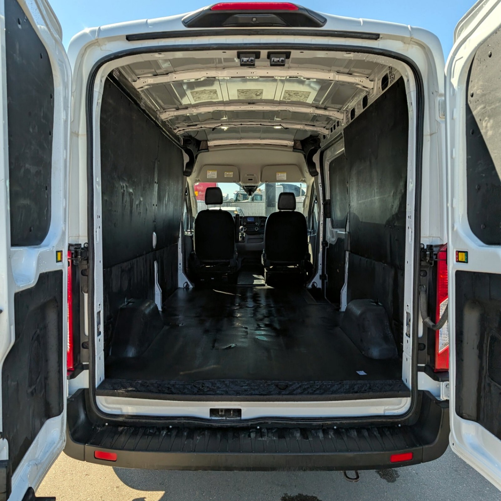 2023 Ford Transit Cargo Van — photo 9
