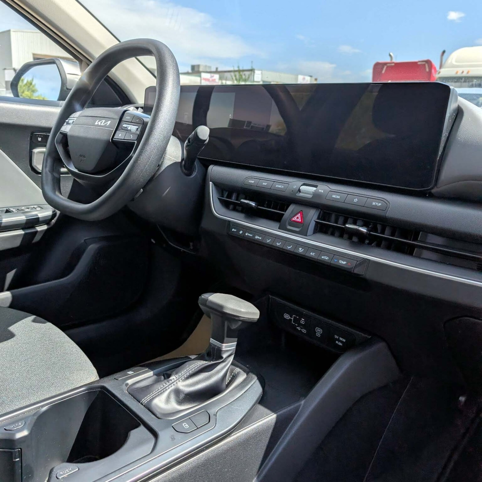 2025 Kia K4 — photo 9