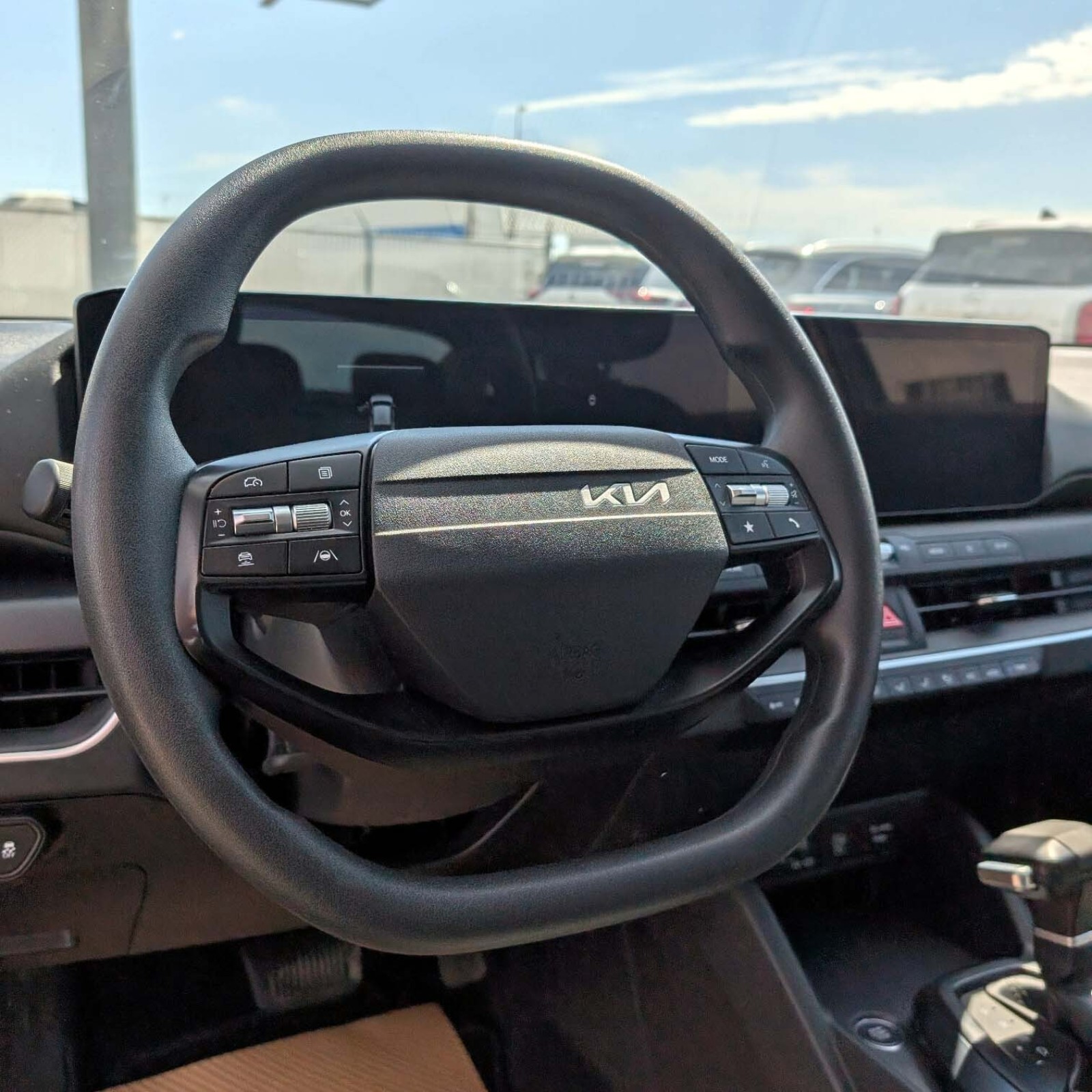 2025 Kia K4 — photo 13