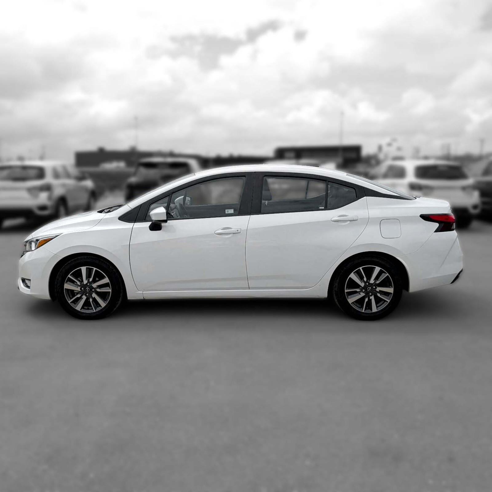 2024 Nissan Versa — photo 5