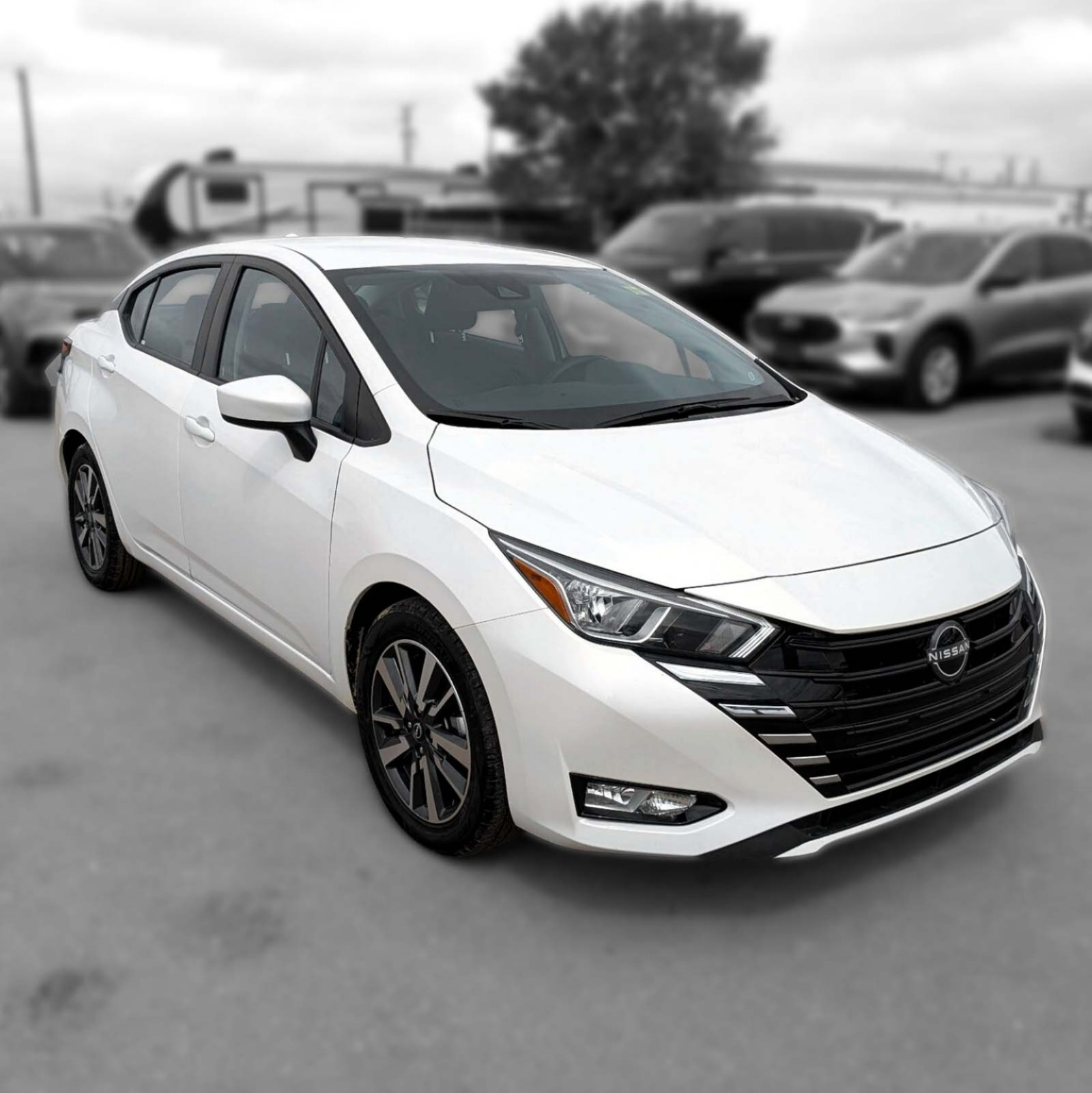 2024 Nissan Versa — photo 4